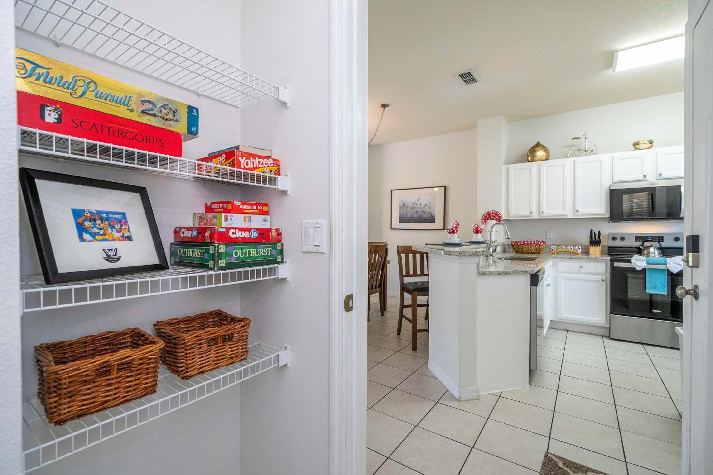 Bright 3B w Pool Close to Disney Encantada 8545