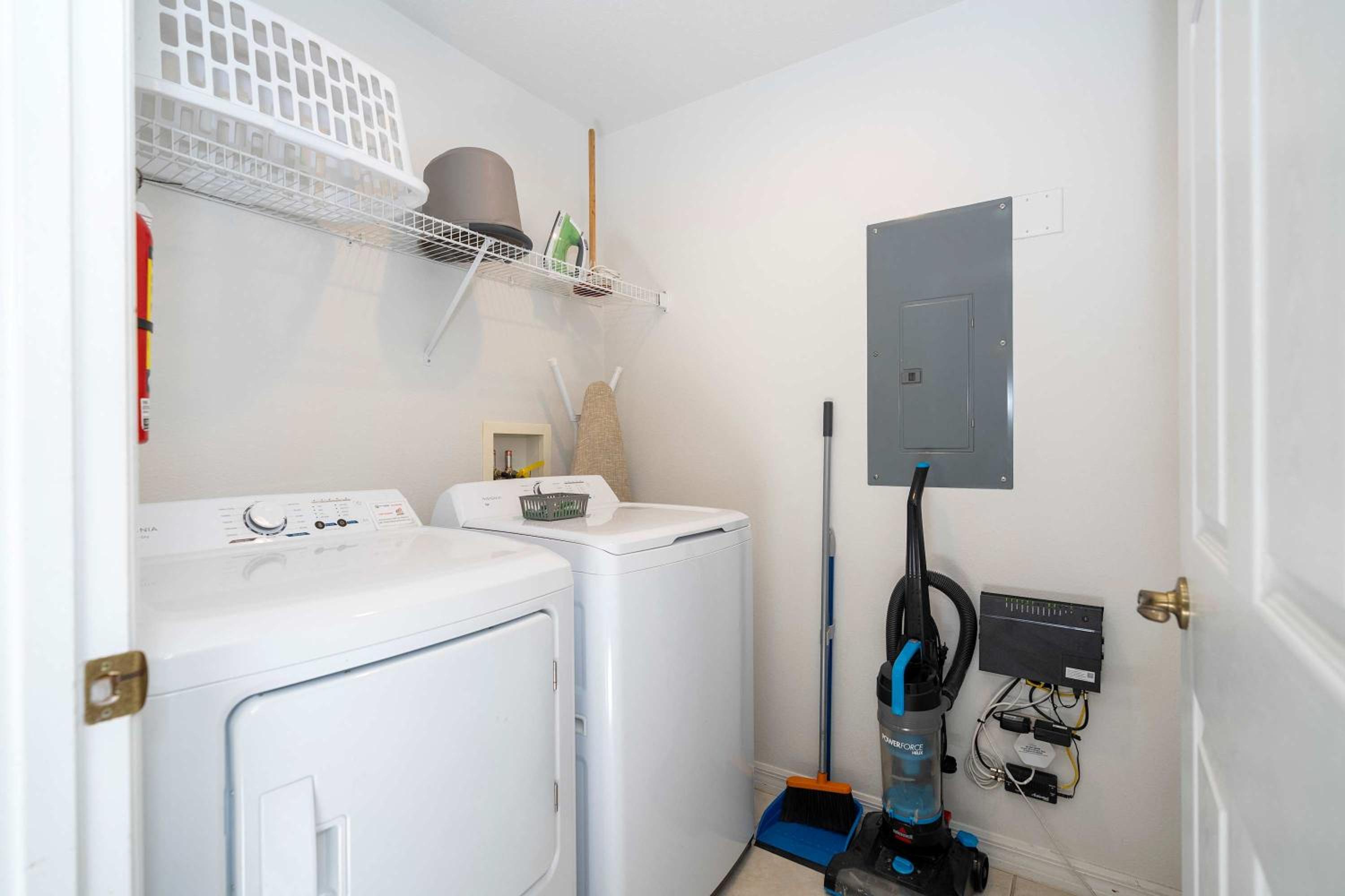 Bright 3B w Pool Close to Disney Encantada 8545