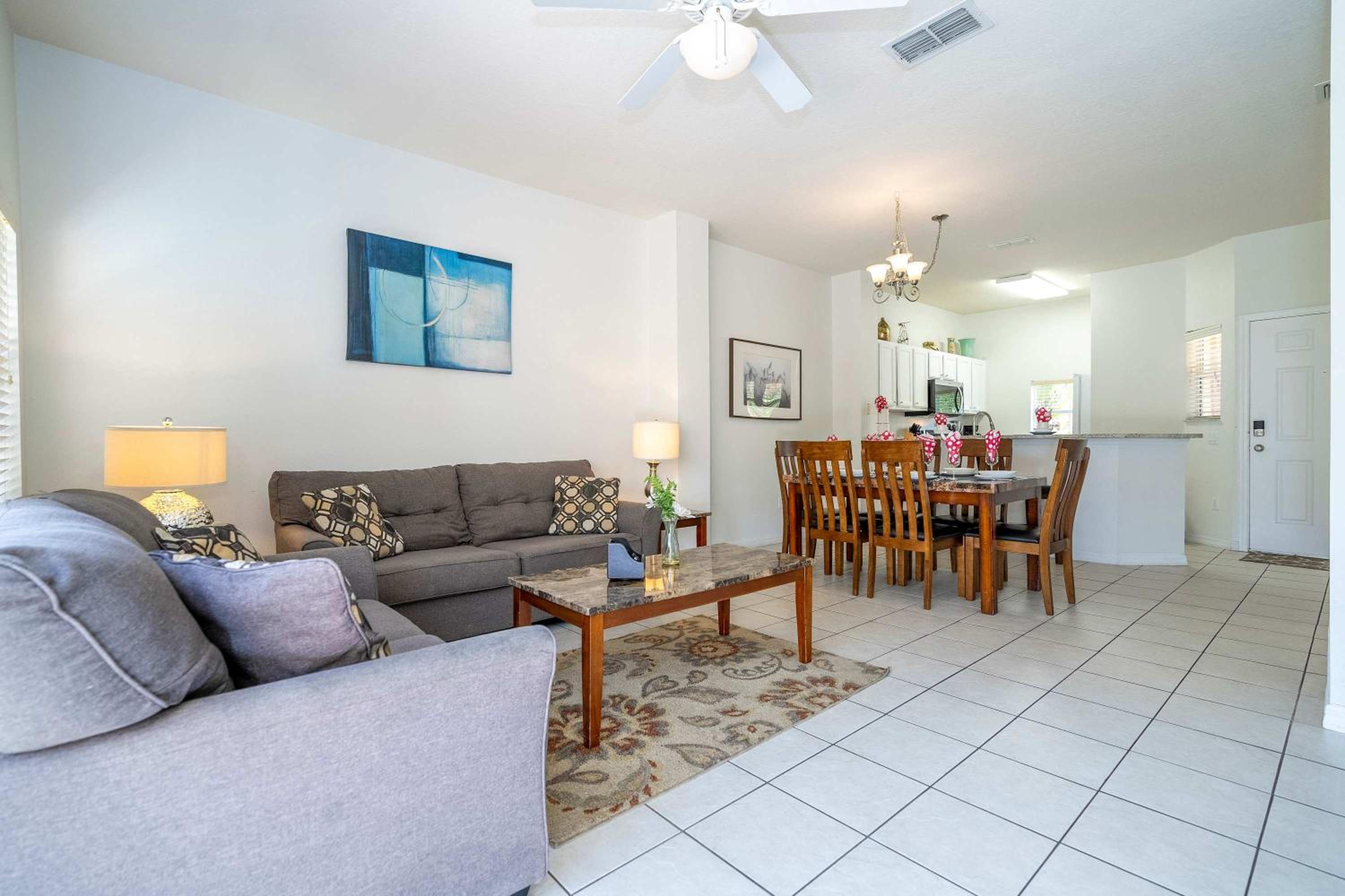 Bright 3B w Pool Close to Disney Encantada 8545