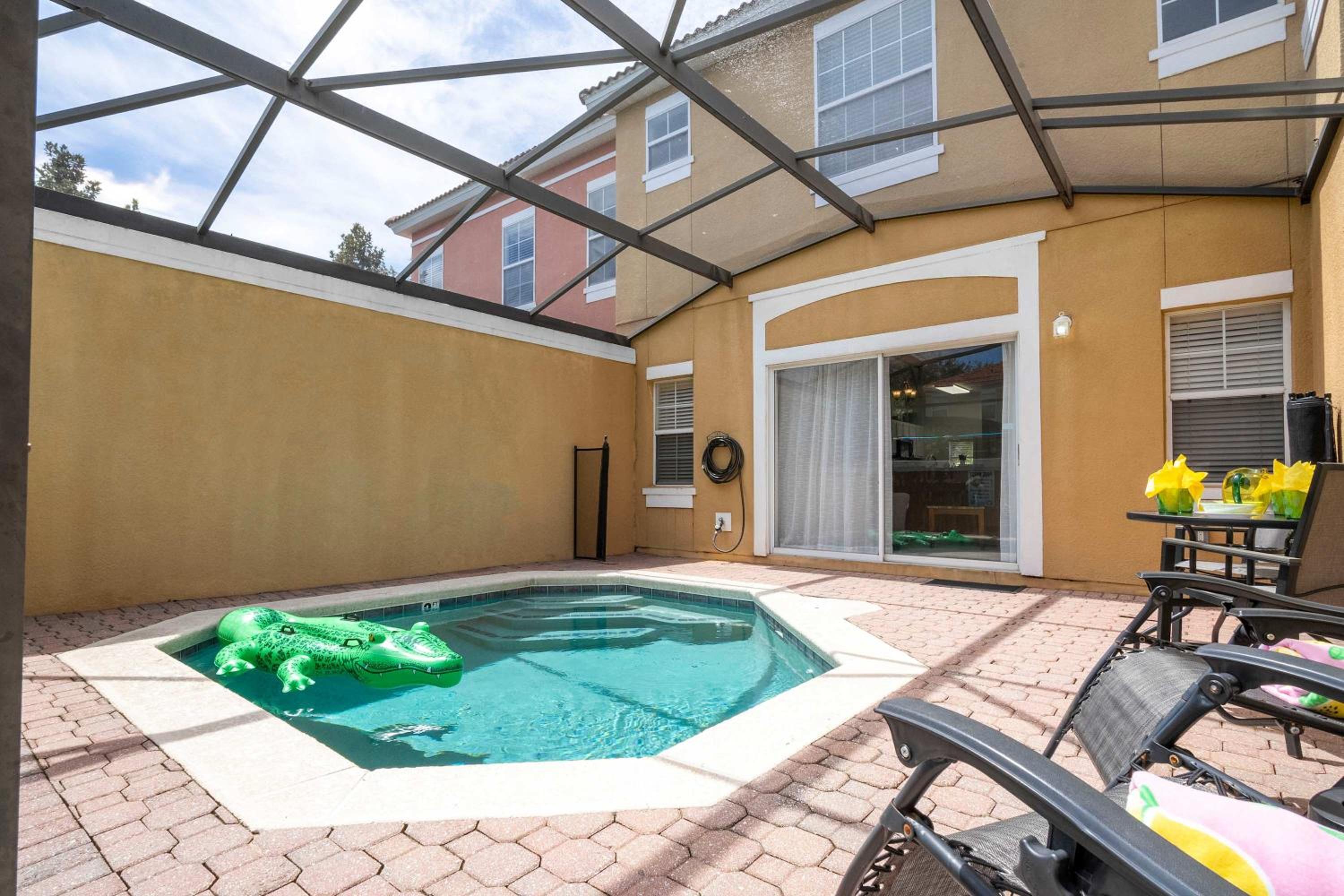 Bright 3B w Pool Close to Disney Encantada 8545