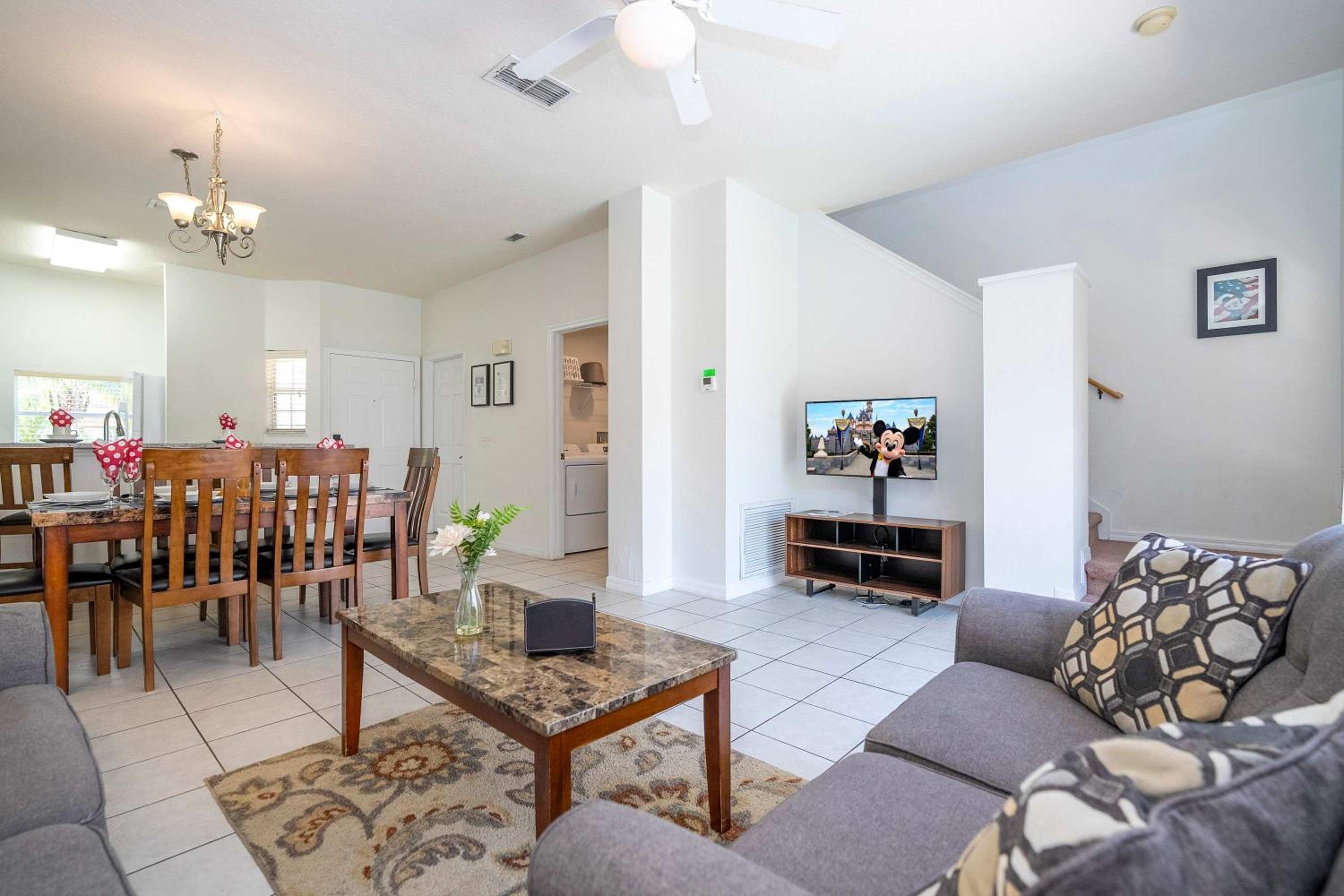 Bright 3B w Pool Close to Disney Encantada 8545