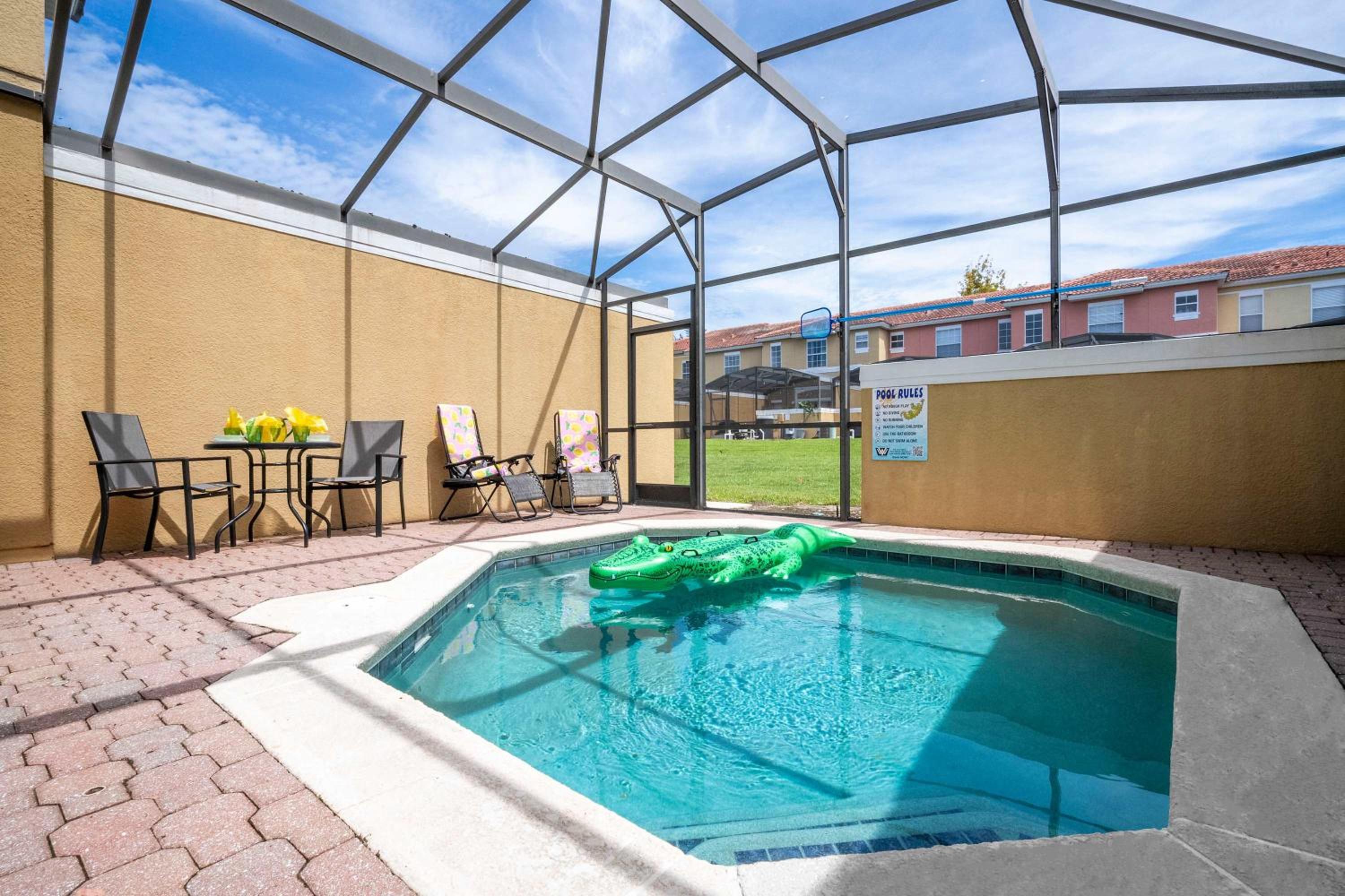 Bright 3B w Pool Close to Disney Encantada 8545