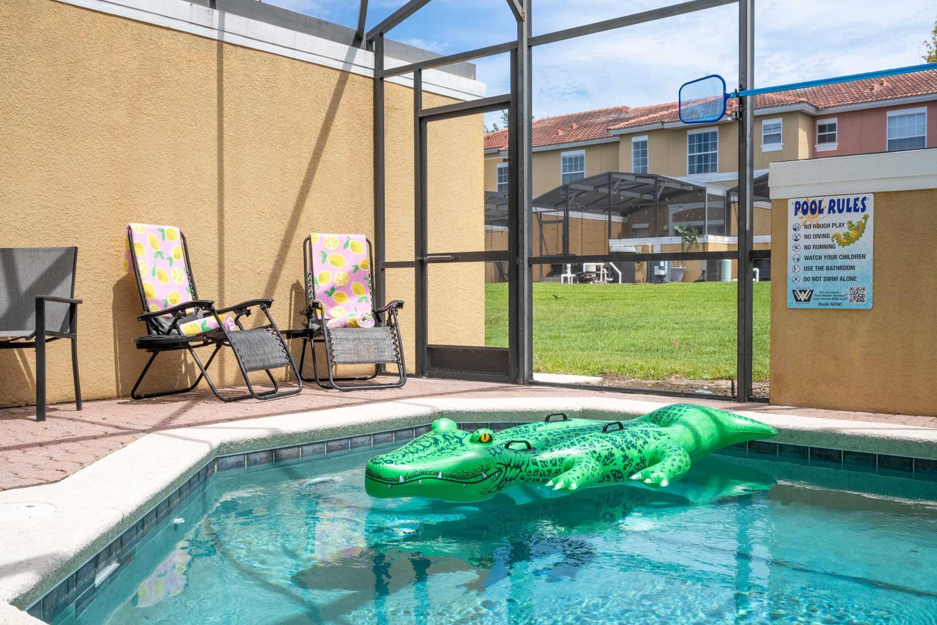 Bright 3B w Pool Close to Disney Encantada 8545