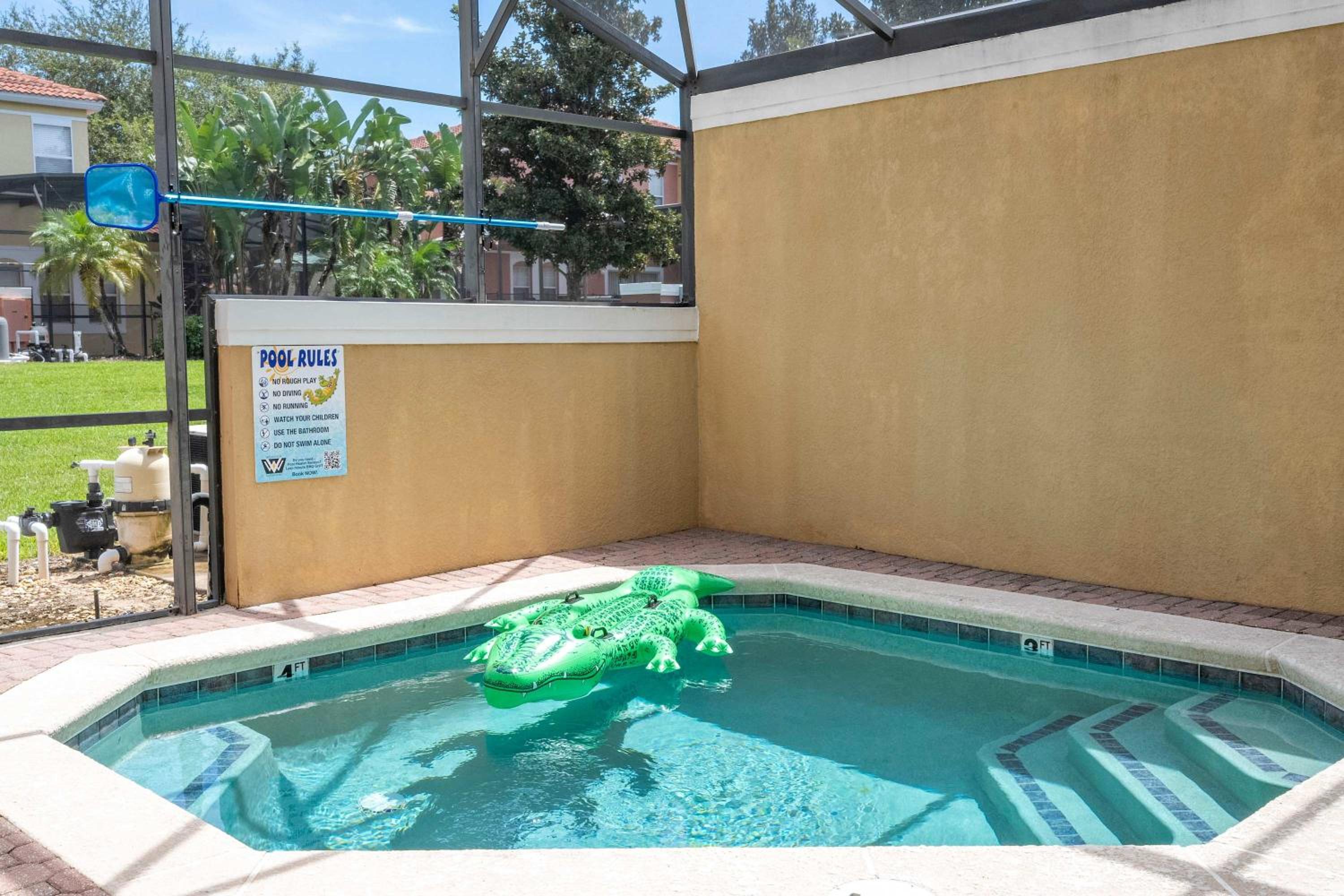 Bright 3B w Pool Close to Disney Encantada 8545