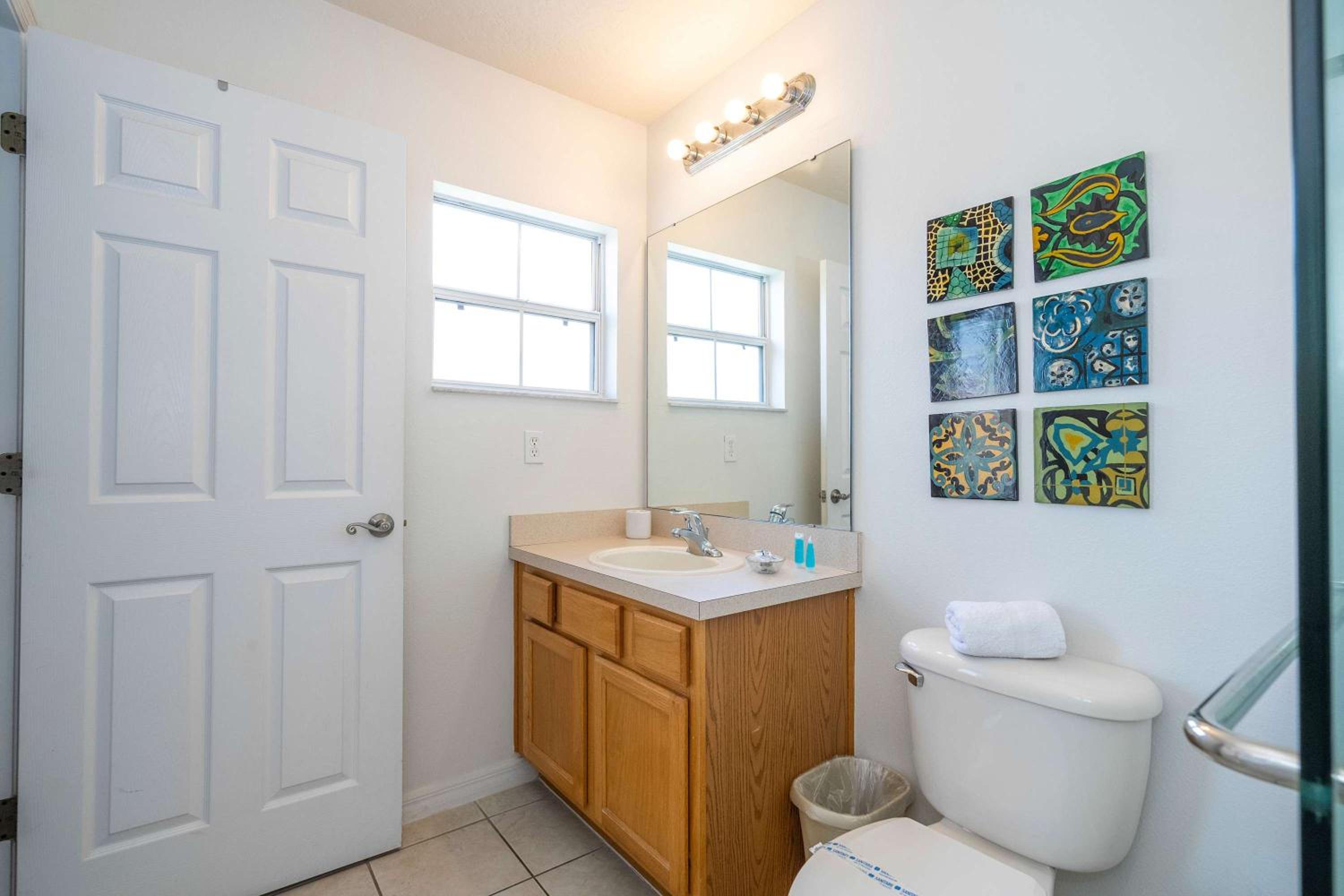 Bright 3B w Pool Close to Disney Encantada 8545