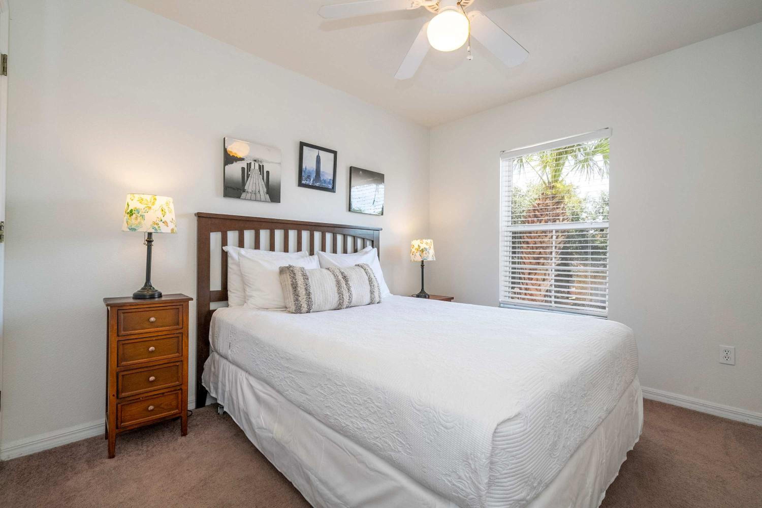 Bright 3B w Pool Close to Disney Encantada 8545