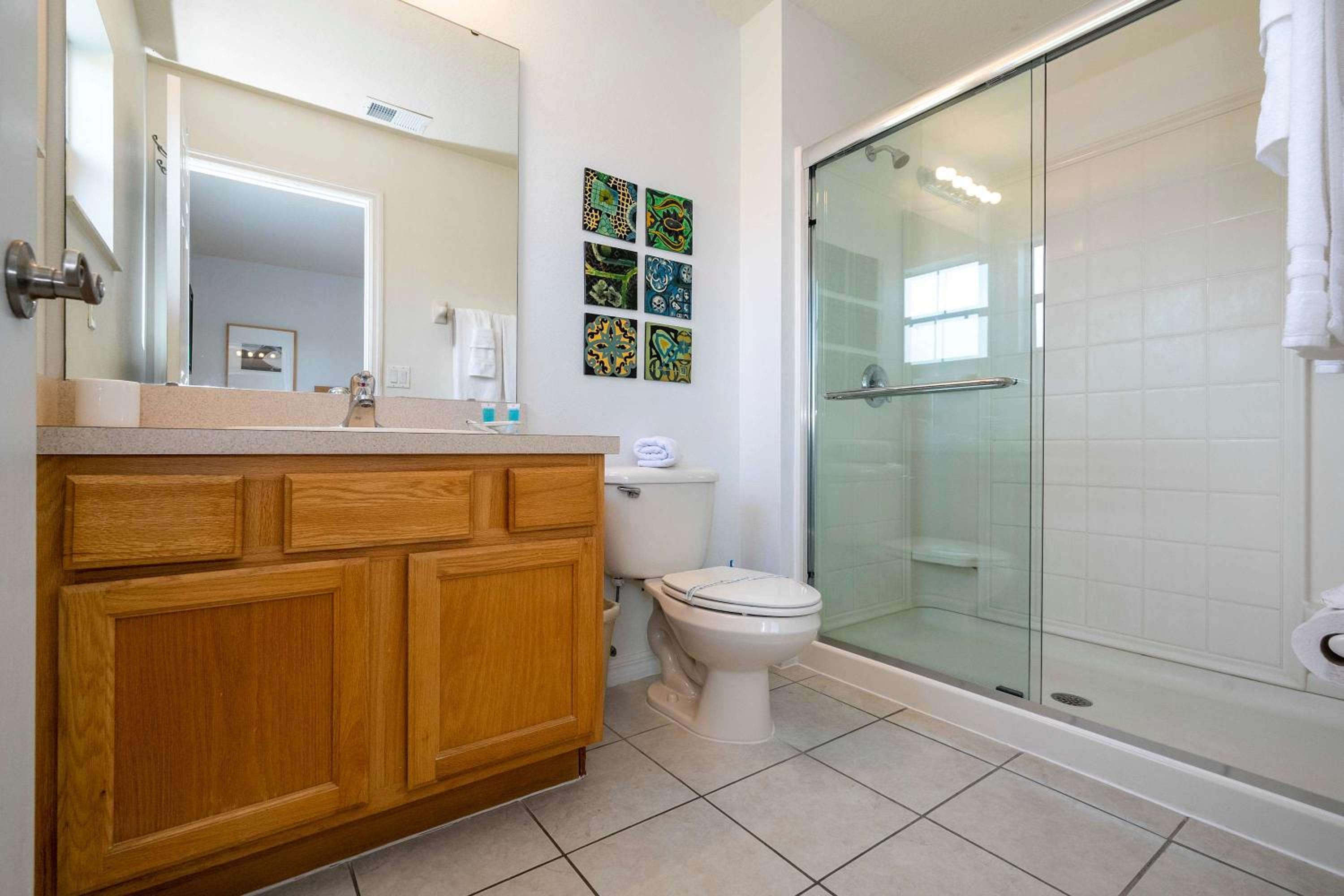 Bright 3B w Pool Close to Disney Encantada 8545
