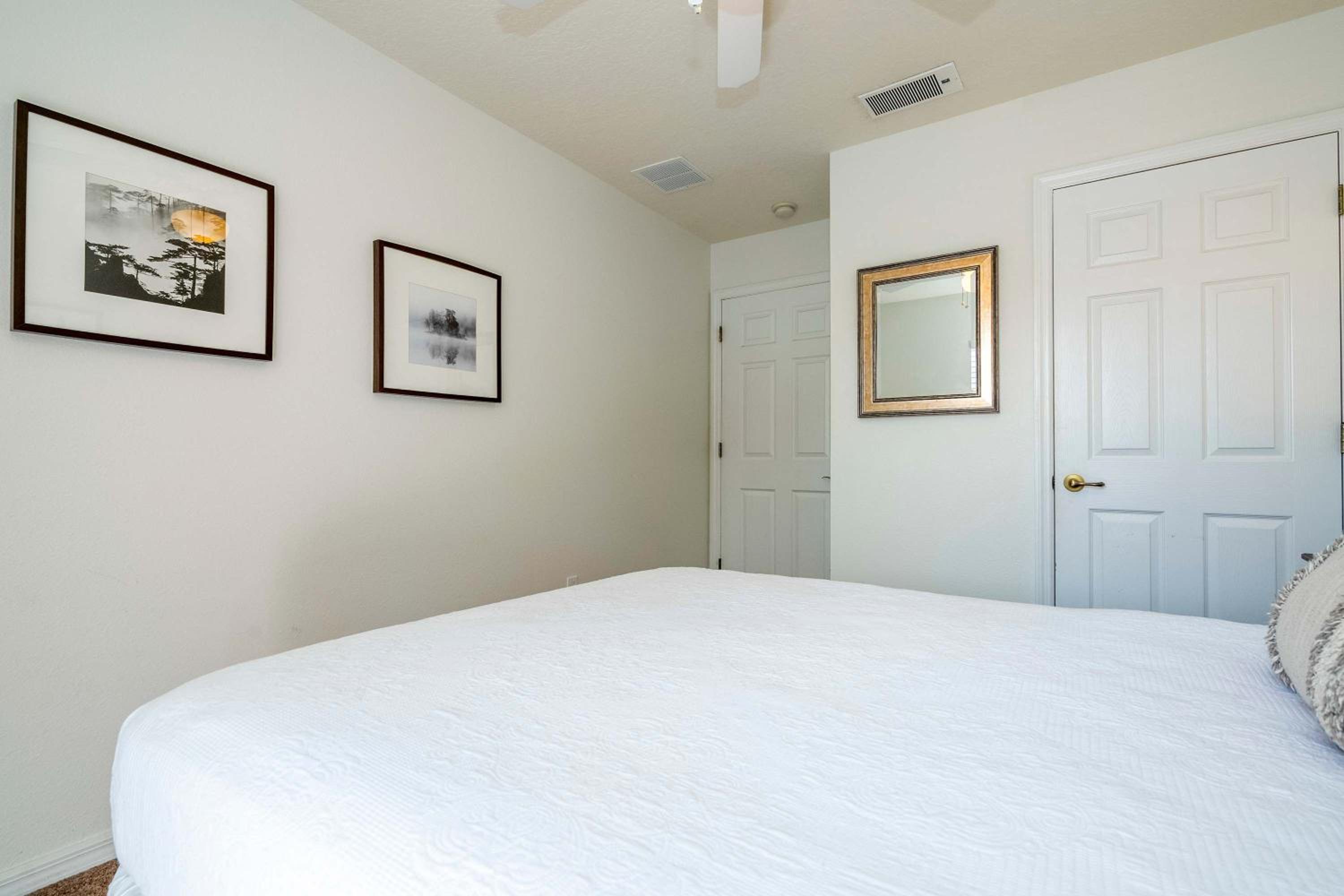 Bright 3B w Pool Close to Disney Encantada 8545