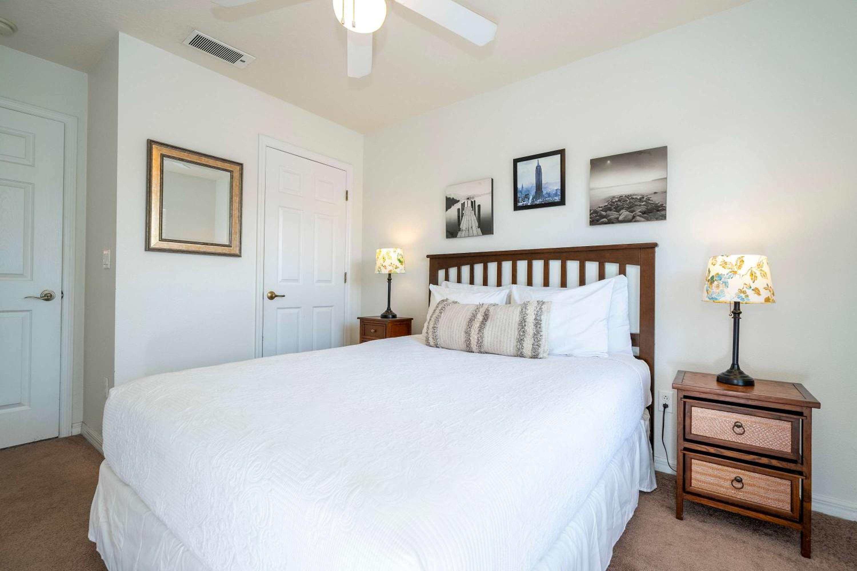 Bright 3B w Pool Close to Disney Encantada 8545