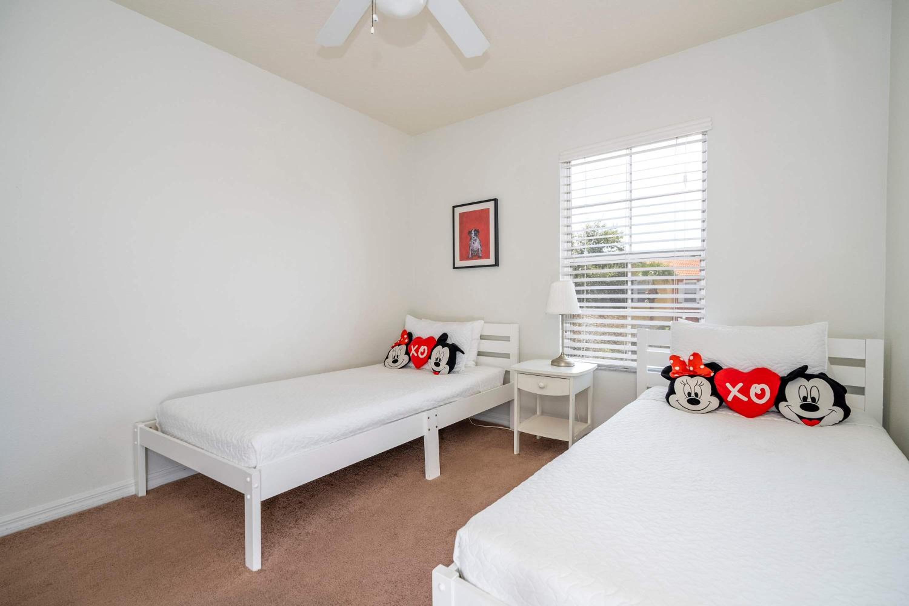 Bright 3B w Pool Close to Disney Encantada 8545