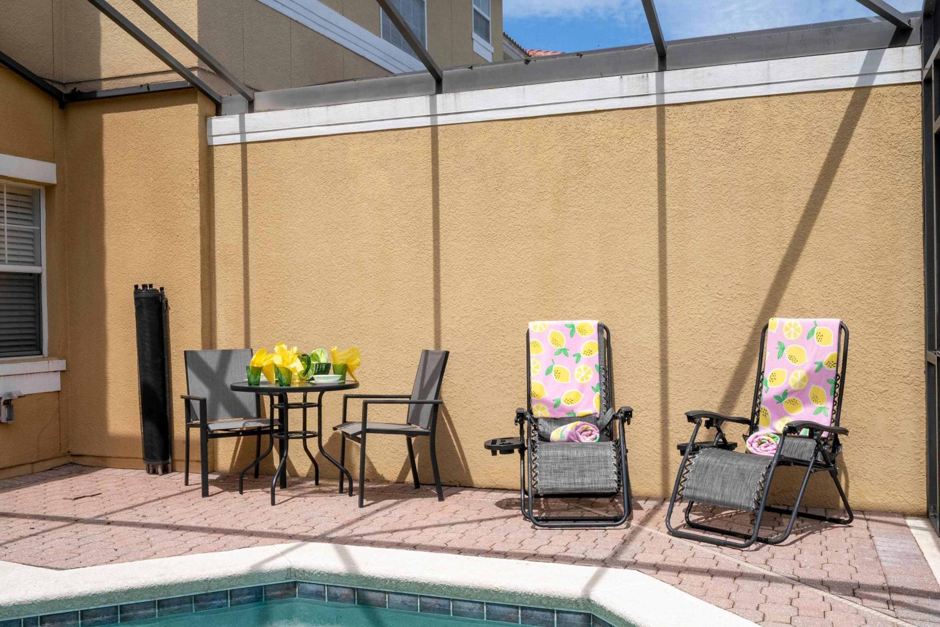 Bright 3B w Pool Close to Disney Encantada 8545