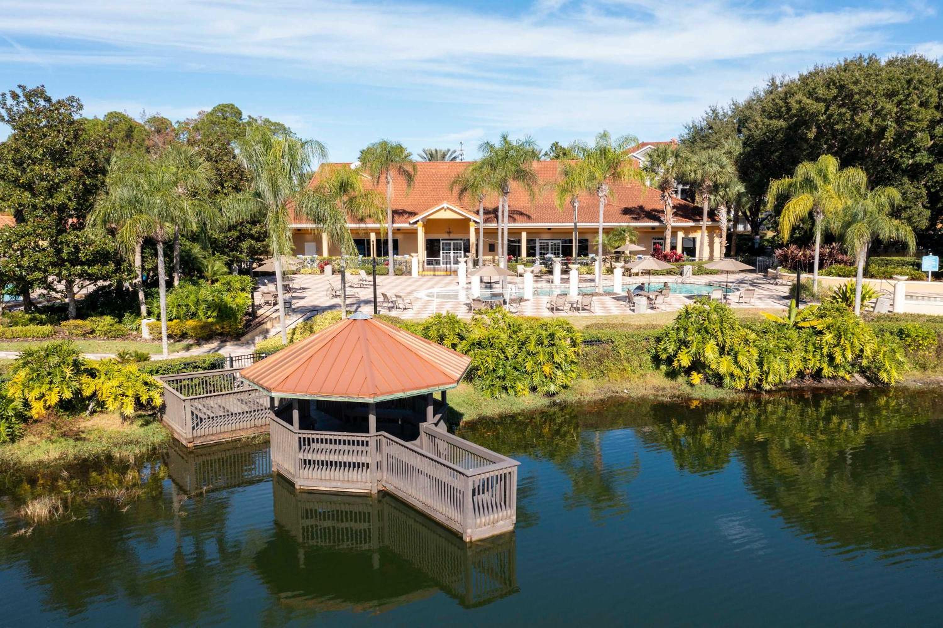 Bright 3B w Pool Close to Disney Encantada 8545