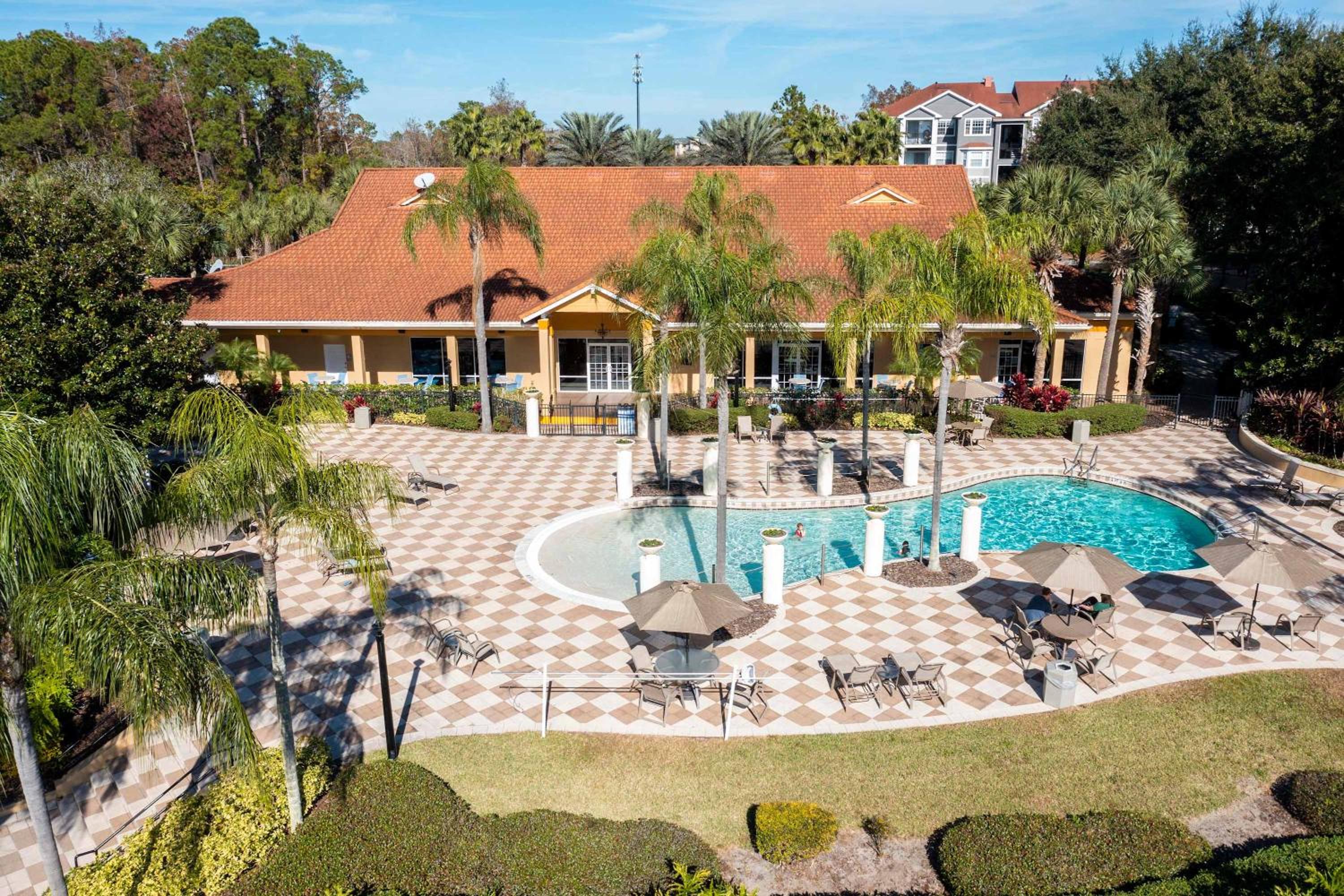 Bright 3B w Pool Close to Disney Encantada 8545