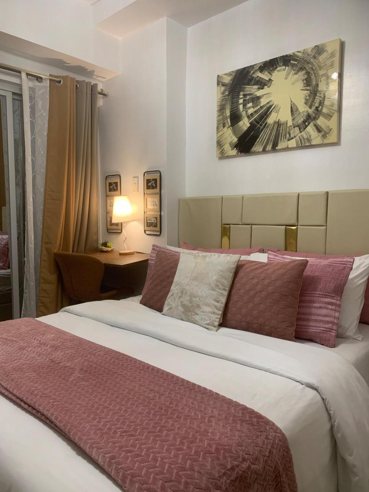 City & Samal View Studio with Balcony and Free WiFi & Netflix