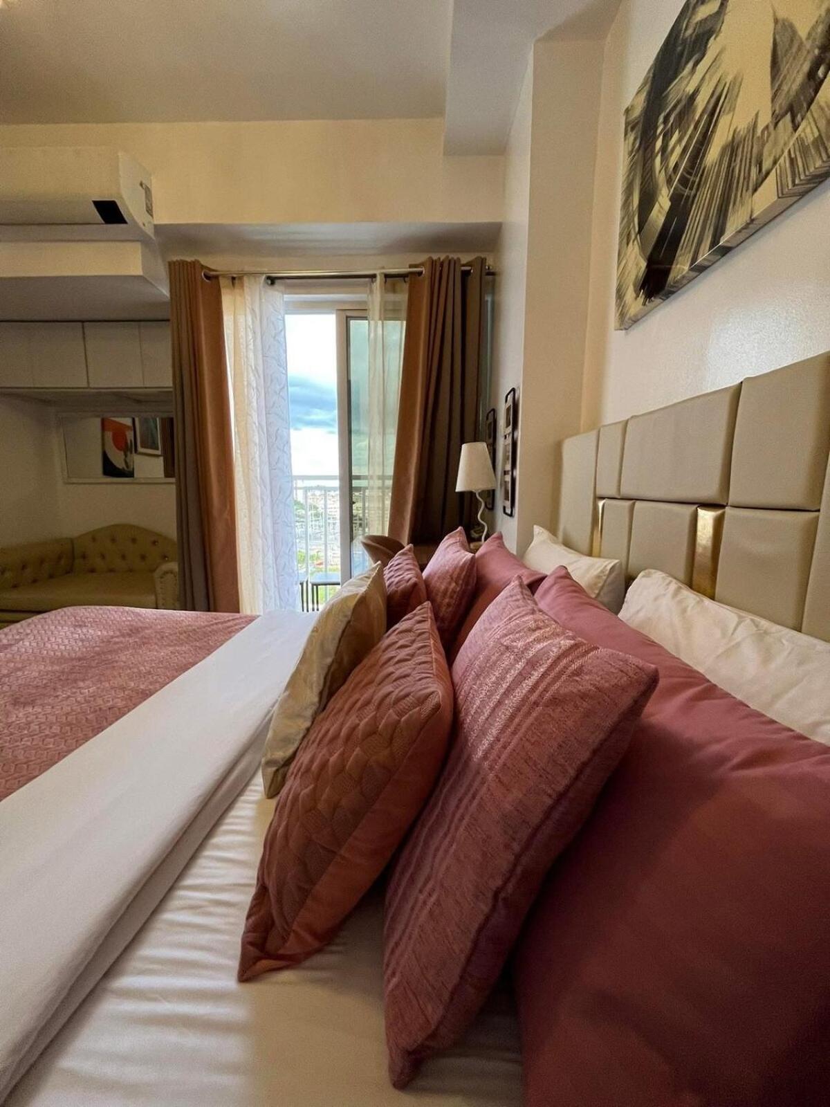 City & Samal View Studio with Balcony and Free WiFi & Netflix