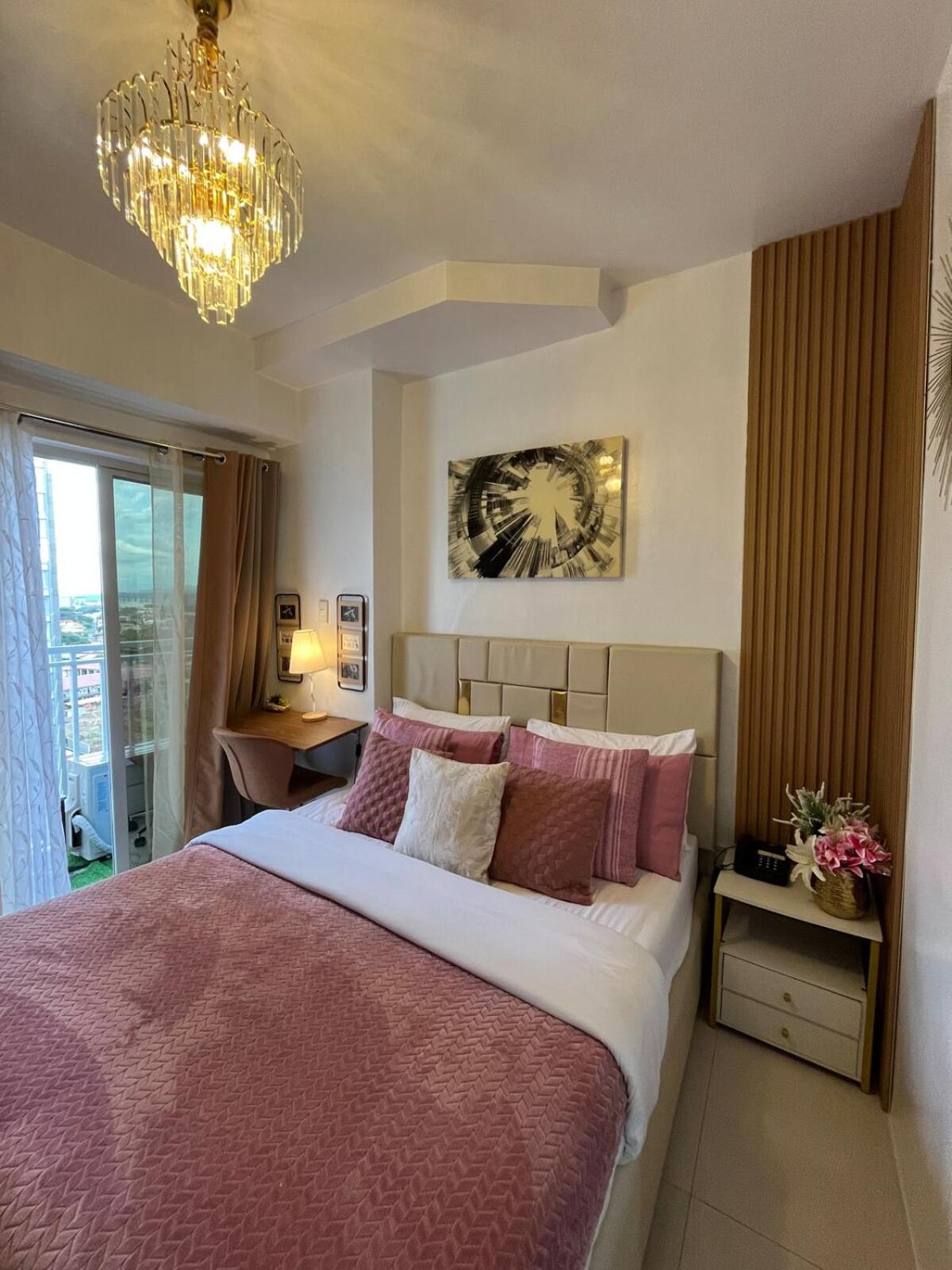 City & Samal View Studio with Balcony and Free WiFi & Netflix