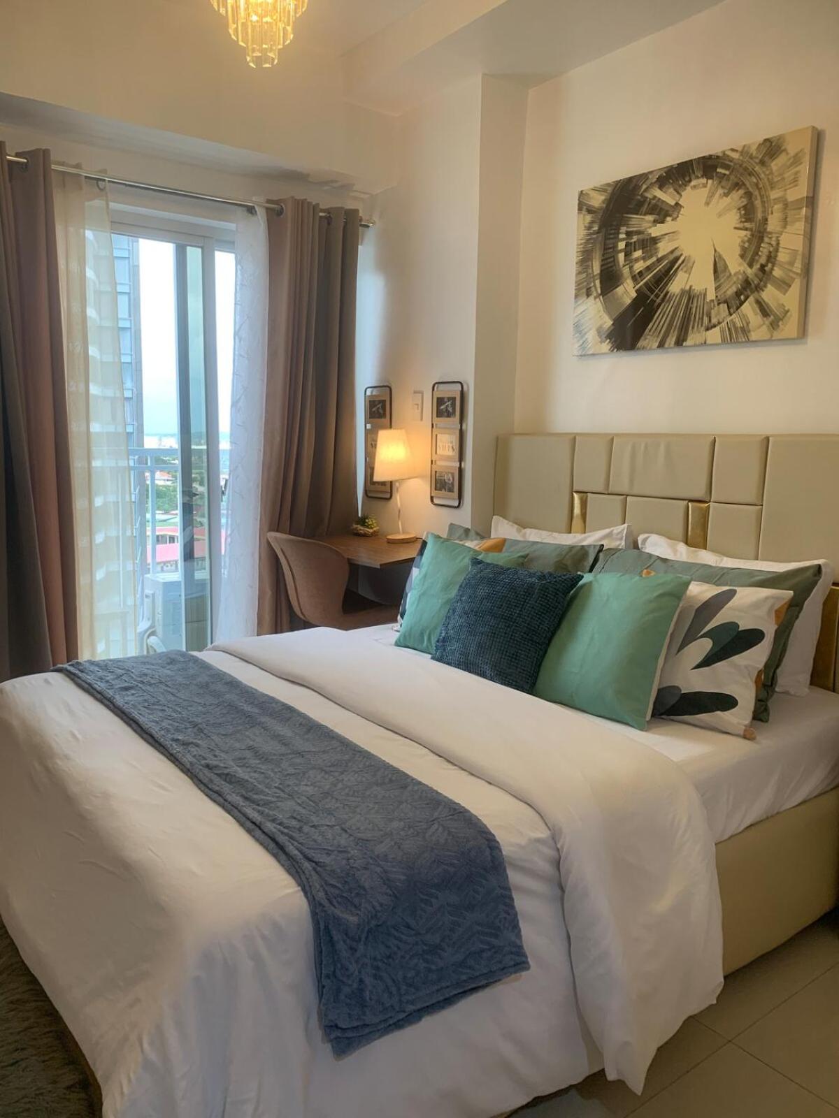 City & Samal View Studio with Balcony and Free WiFi & Netflix