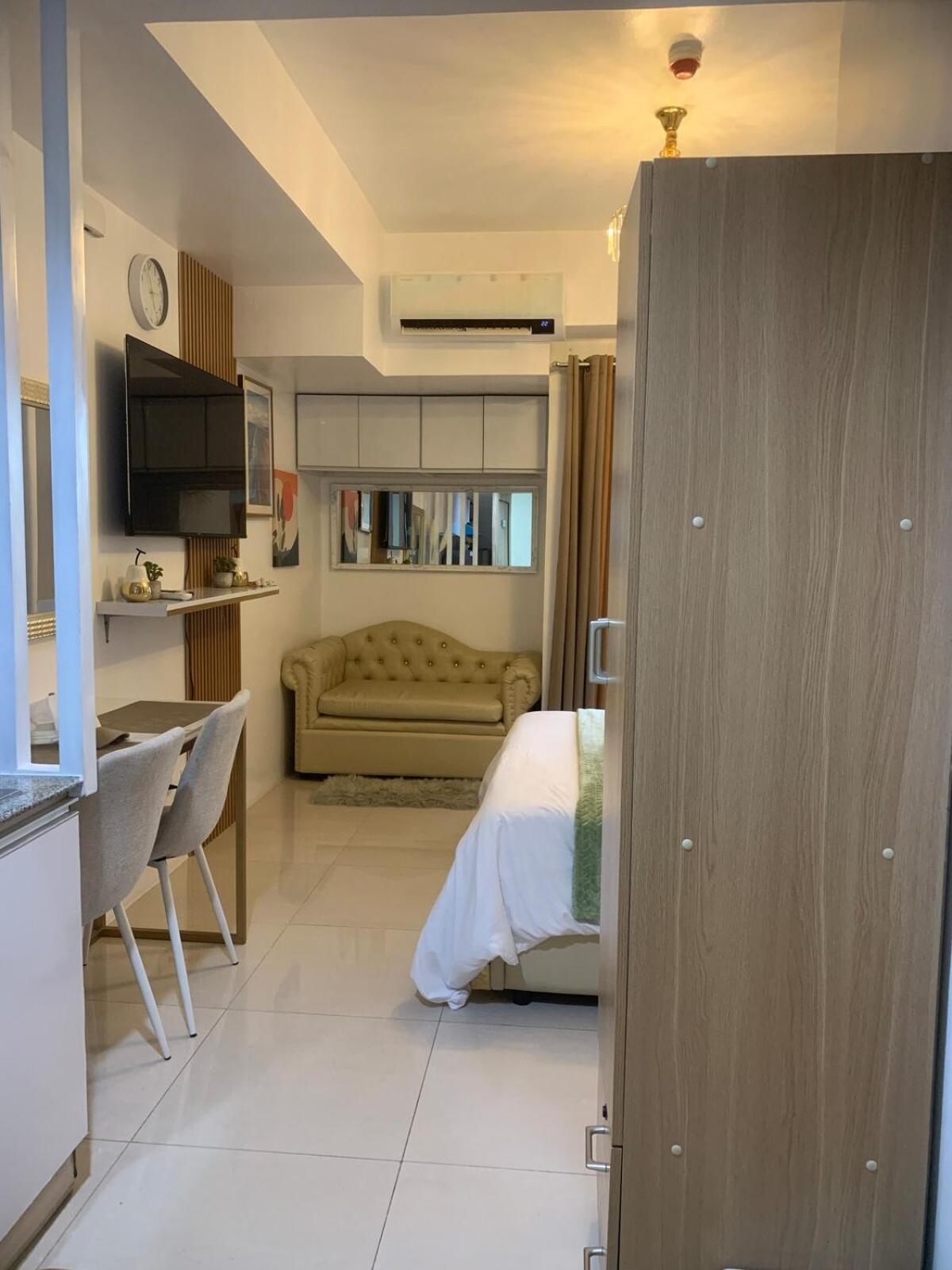 City & Samal View Studio with Balcony and Free WiFi & Netflix
