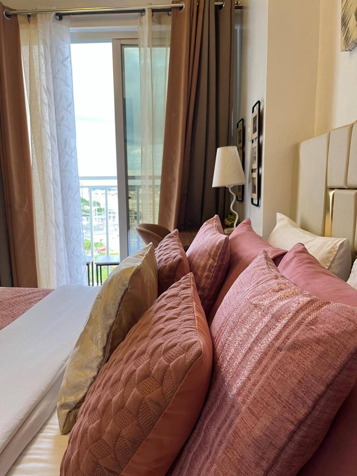 City & Samal View Studio with Balcony and Free WiFi & Netflix