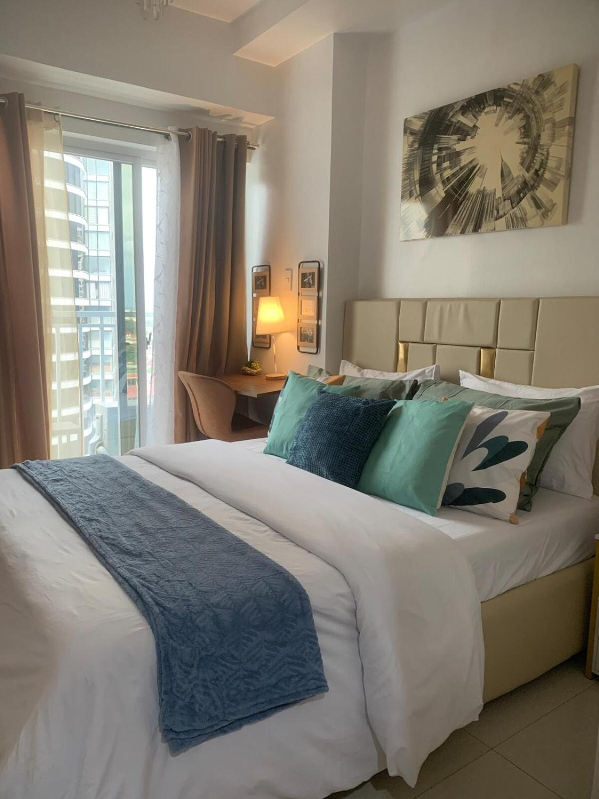 City & Samal View Studio with Balcony and Free WiFi & Netflix