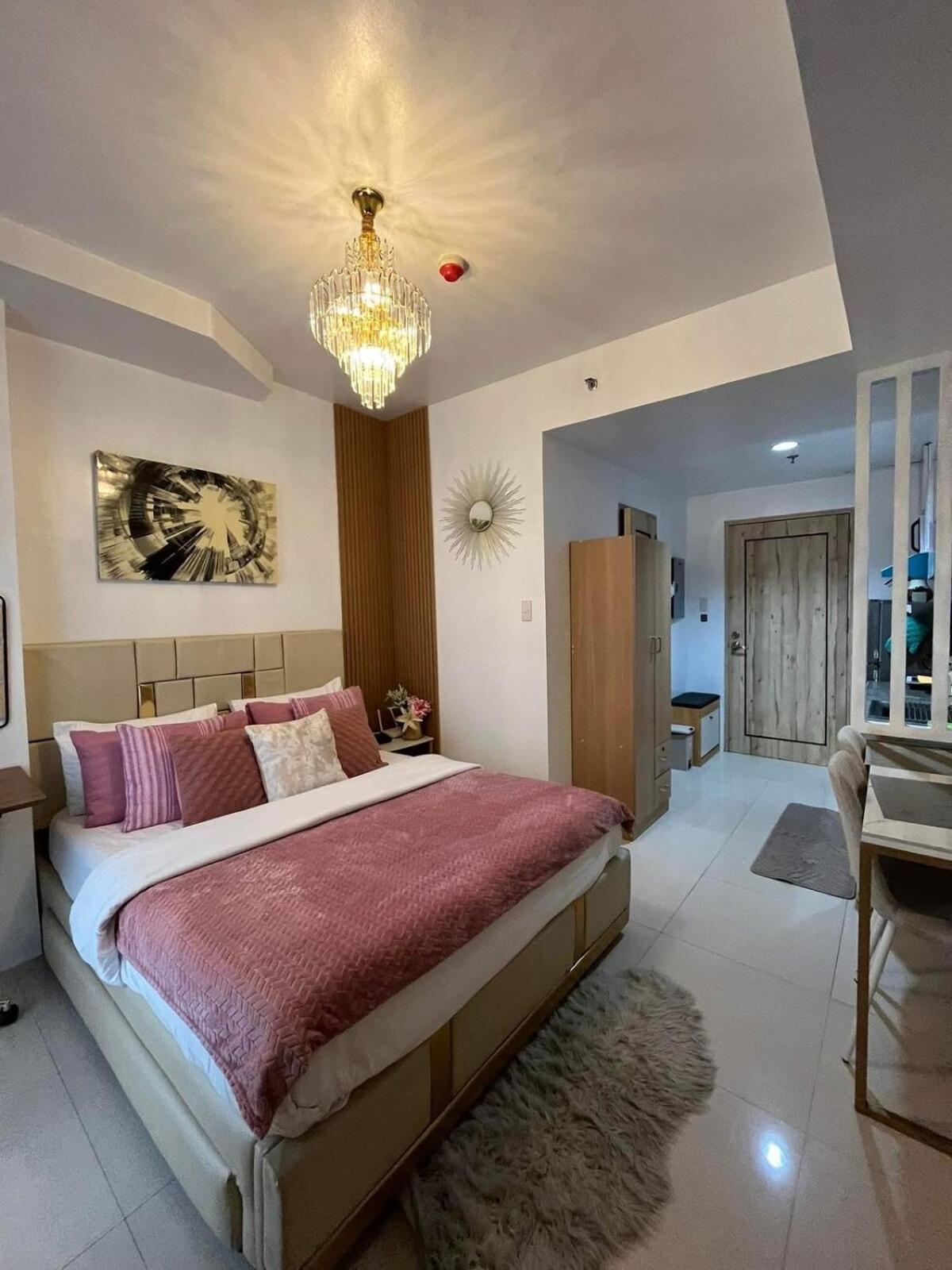 City & Samal View Studio with Balcony and Free WiFi & Netflix