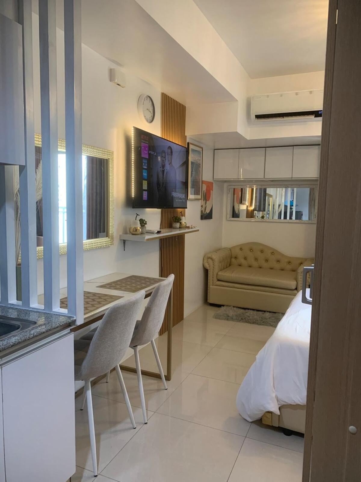 City & Samal View Studio with Balcony and Free WiFi & Netflix