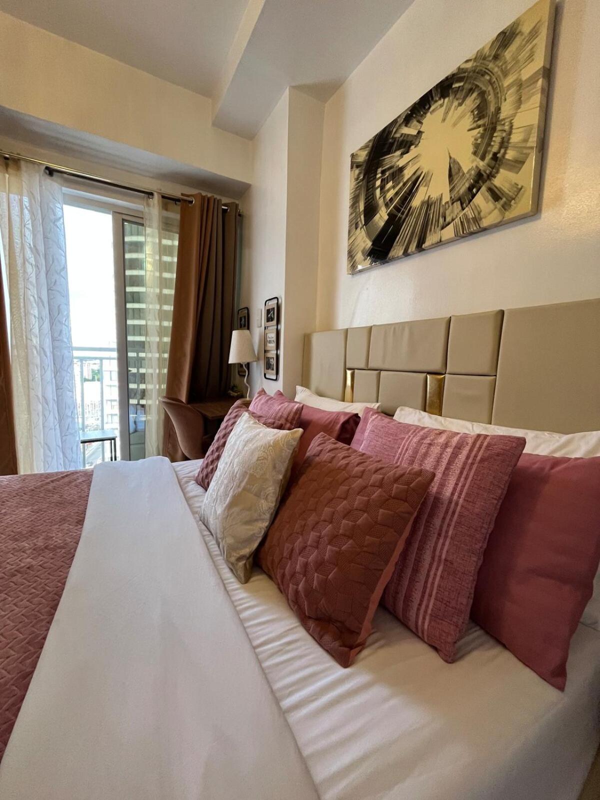 City & Samal View Studio with Balcony and Free WiFi & Netflix