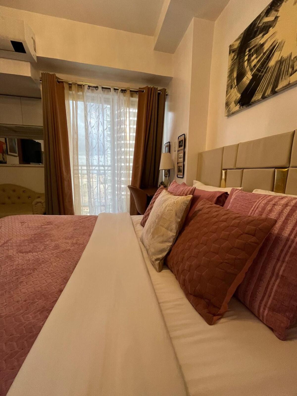City & Samal View Studio with Balcony and Free WiFi & Netflix