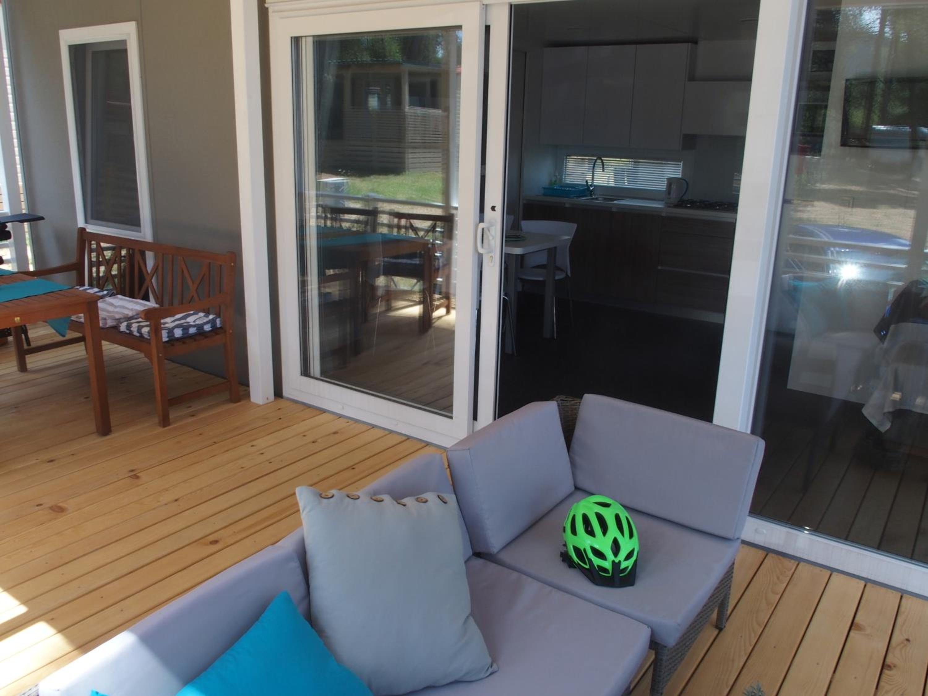 Luxury MobileHome Lucina Bay view 4