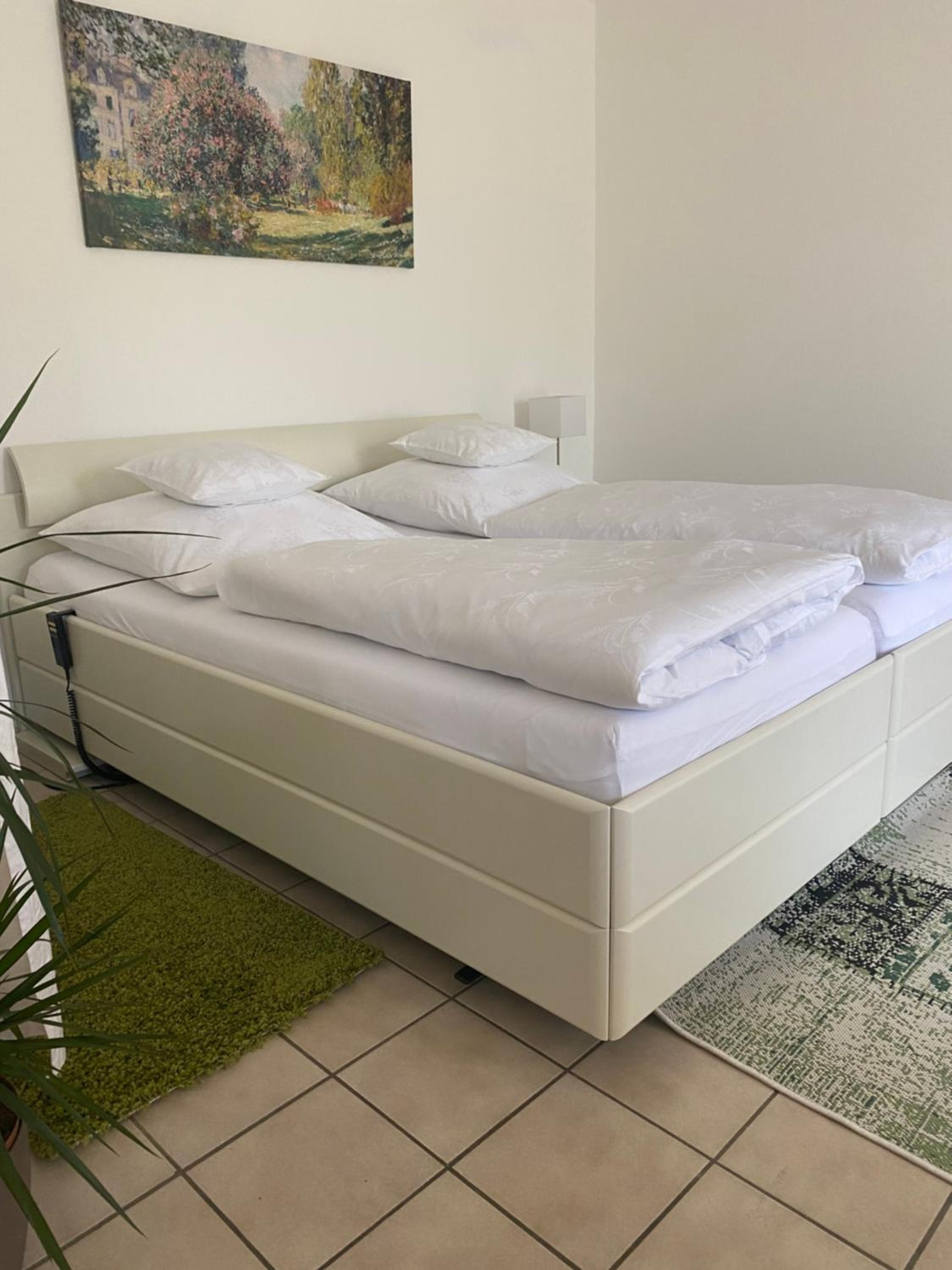 Gemütliche und voll ausgestatette 2 Zimmer Ferienwohnung am Wörthsee mit Terrasse, Grill, Schaukel, Doppelbett oder getrennte Betten fußläufig zu S-Bahn na