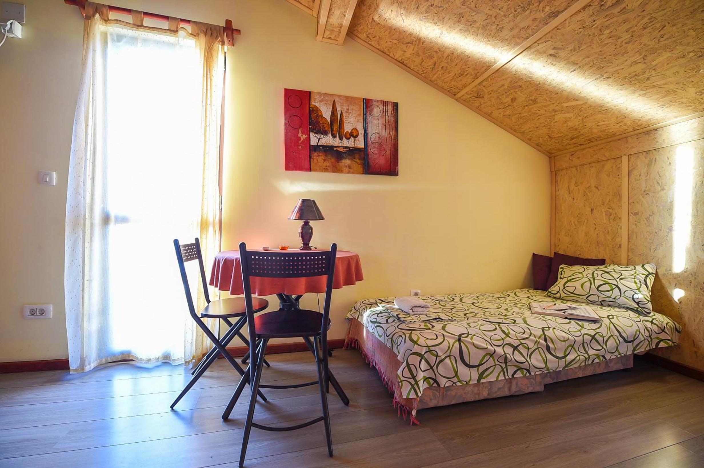 San Art Floating Hostel & Apartments