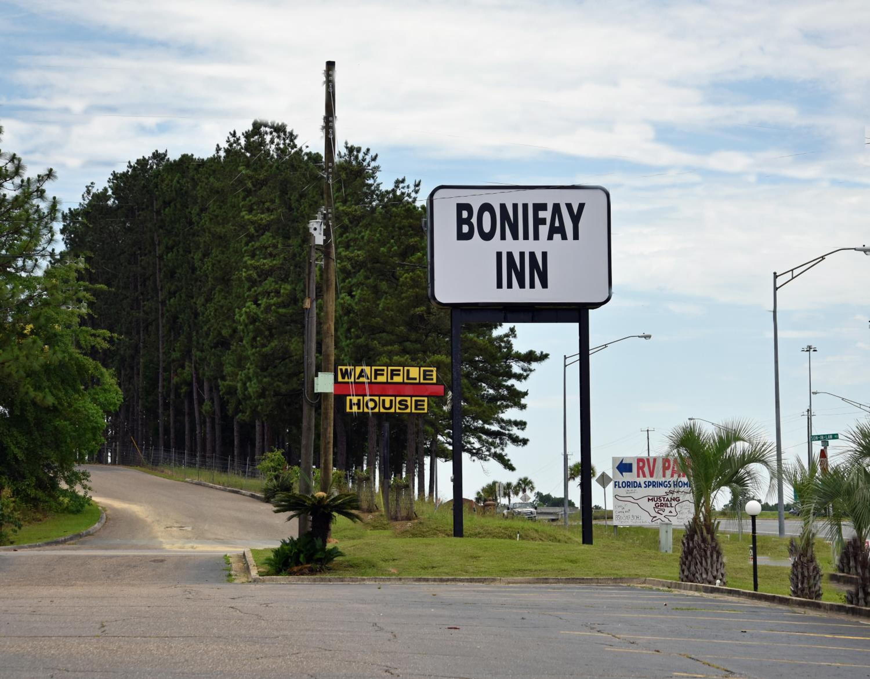 Bonifay Inn view 3