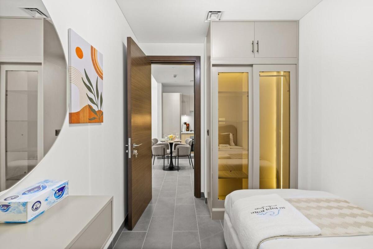 Bright, Breezy and Central 1BR with Extra Room