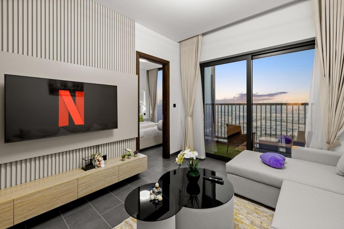 Bright, Breezy and Central 1BR with Extra Room