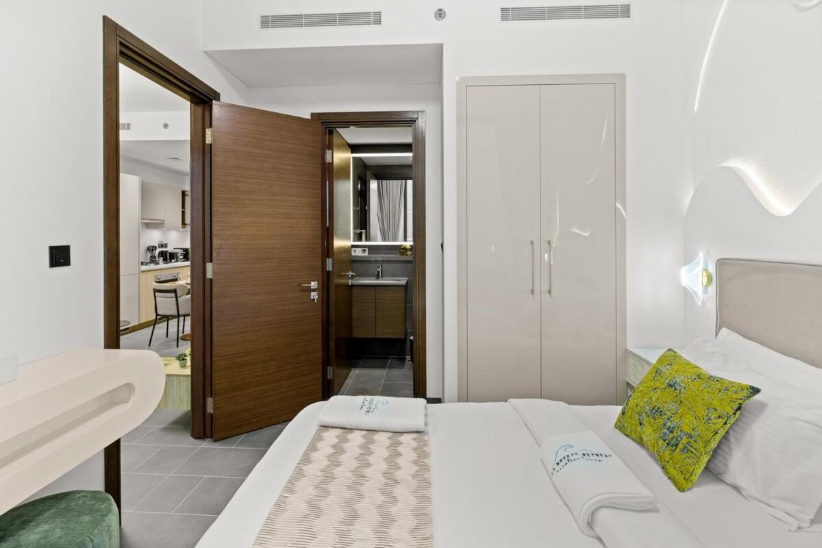 Bright, Breezy and Central 1BR with Extra Room