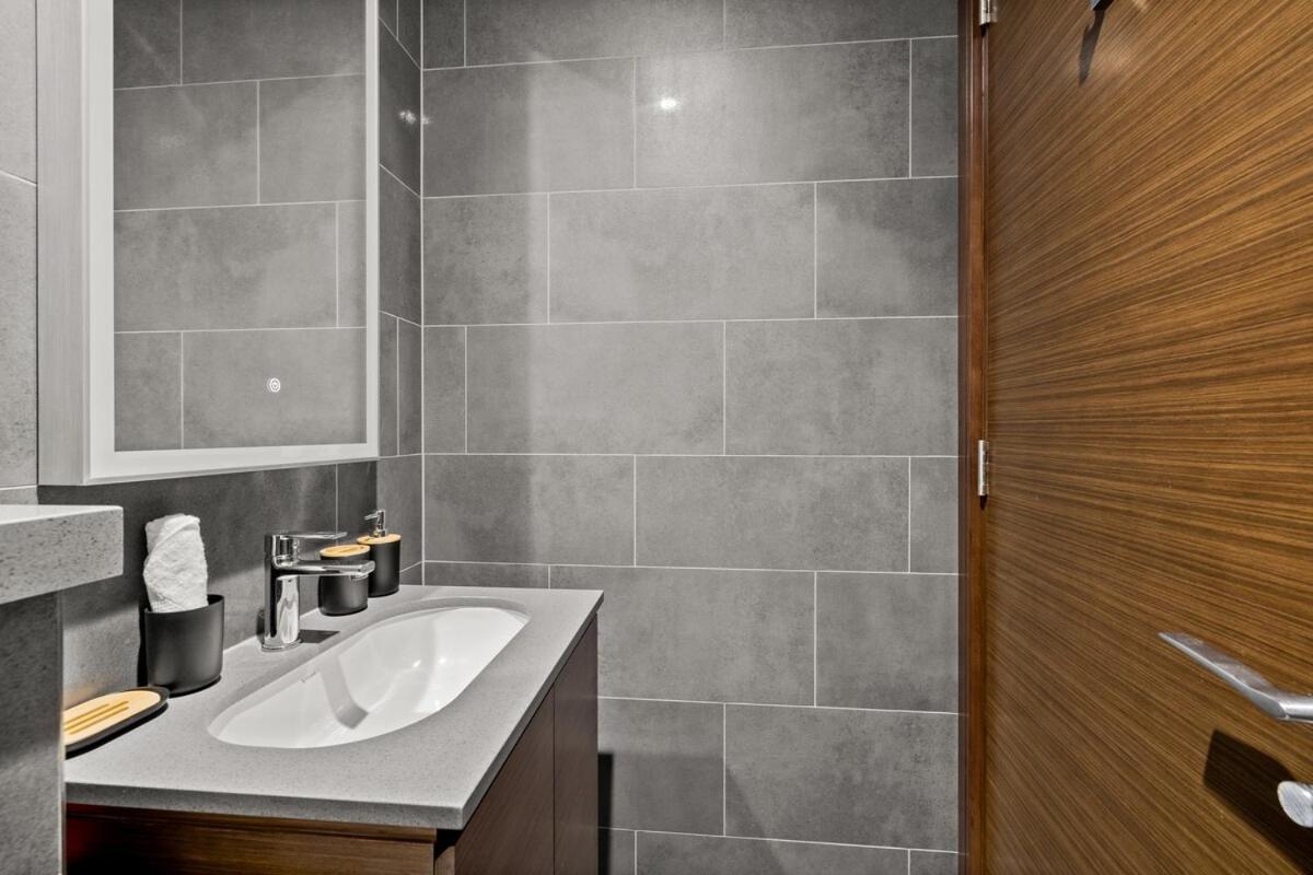 Bright, Breezy and Central 1BR with Extra Room
