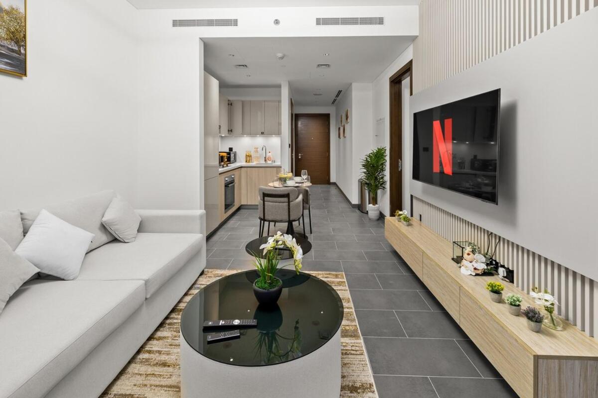Bright, Breezy and Central 1BR with Extra Room