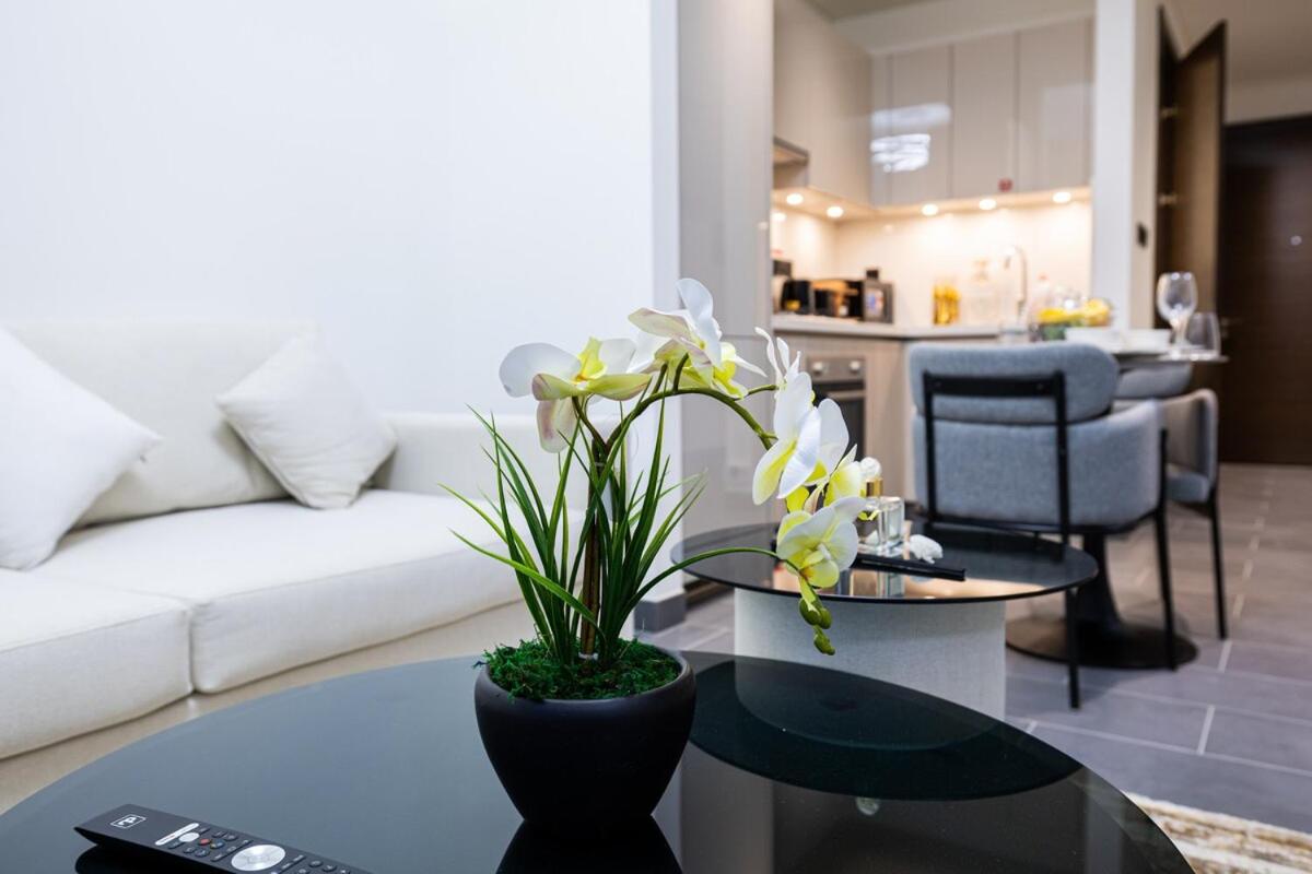 Bright, Breezy and Central 1BR with Extra Room