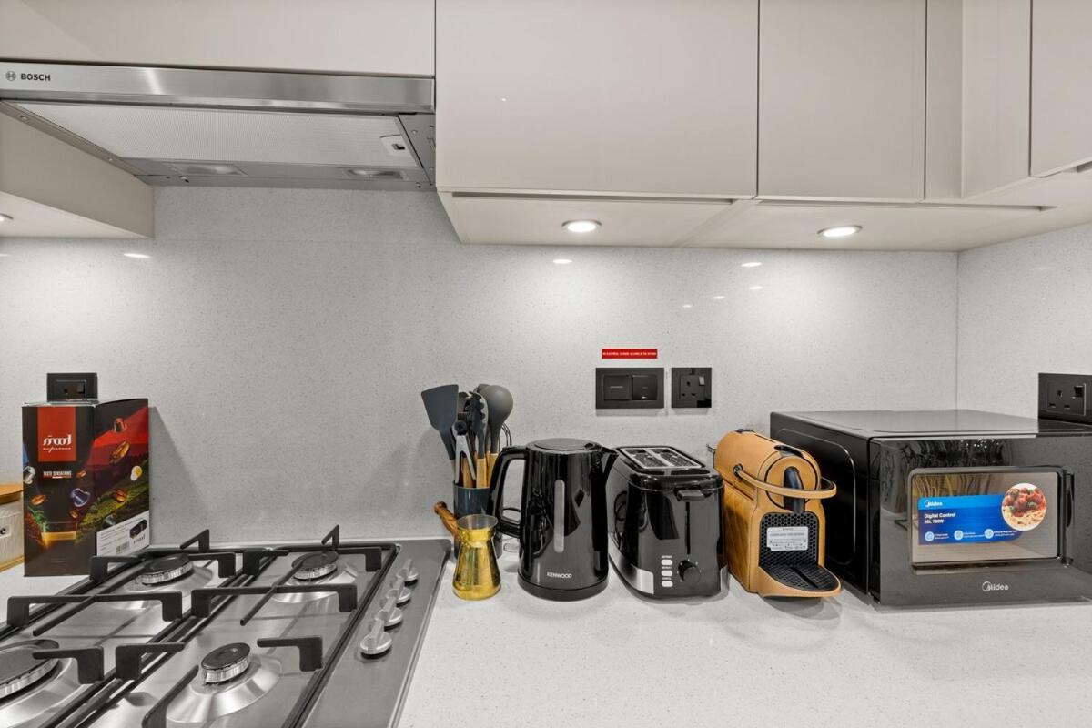 Bright, Breezy and Central 1BR with Extra Room