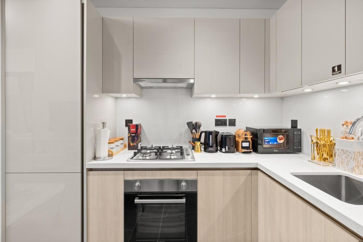 Bright, Breezy and Central 1BR with Extra Room