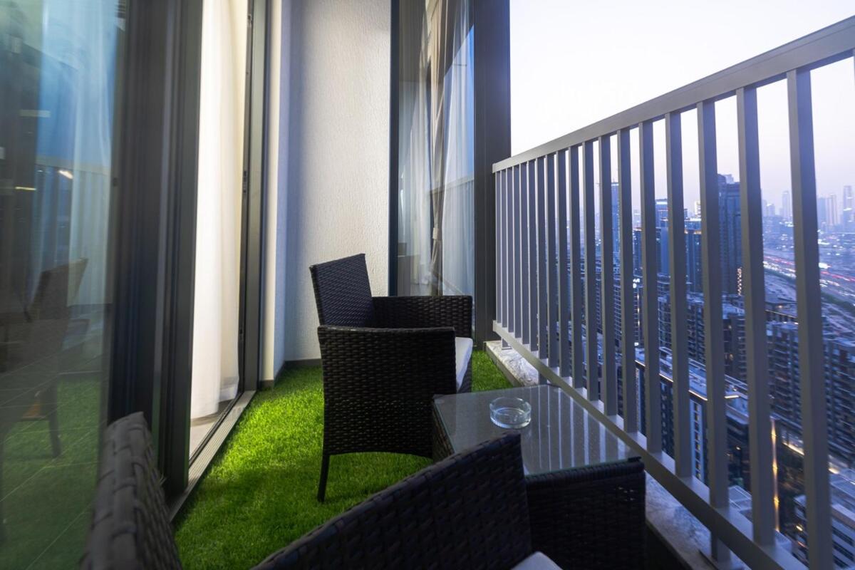 Bright, Breezy and Central 1BR with Extra Room