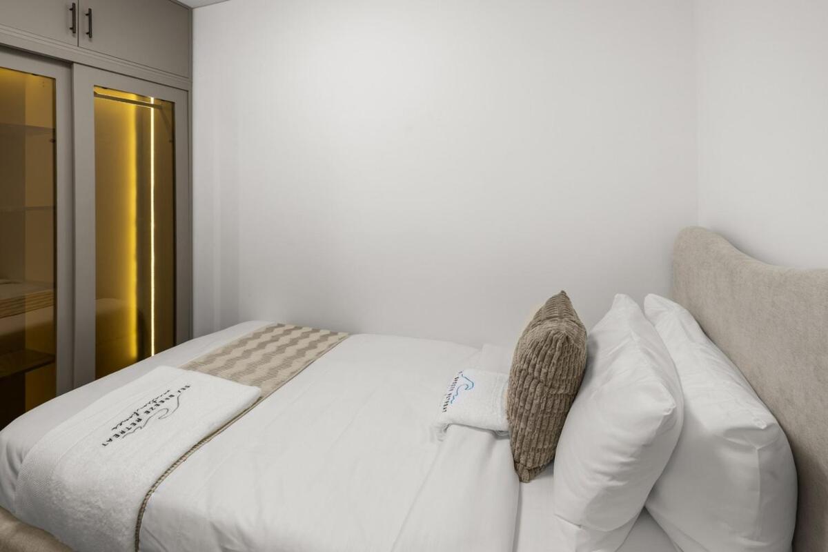 Bright, Breezy and Central 1BR with Extra Room