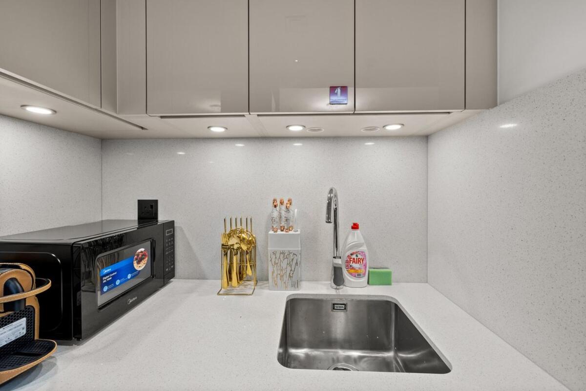Bright, Breezy and Central 1BR with Extra Room