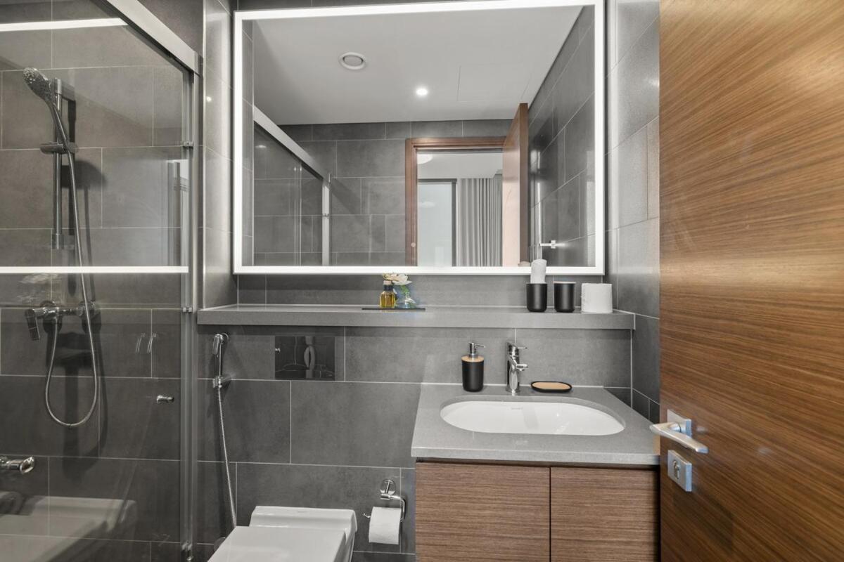 Premium Stay in Sobha 1BR with Extra Room and Balcony