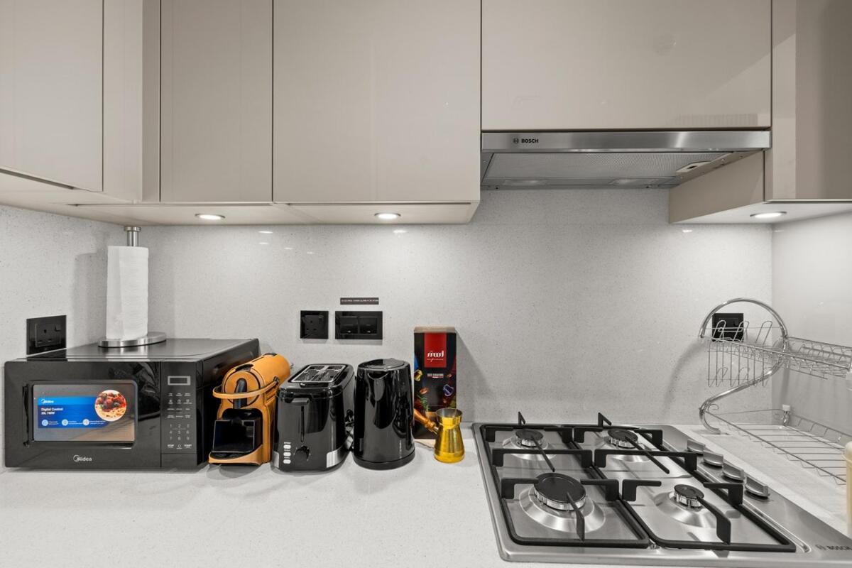 Premium Stay in Sobha 1BR with Extra Room and Balcony