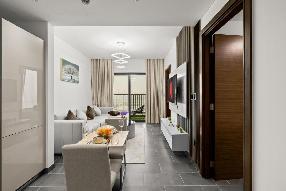 Premium Stay in Sobha 1BR with Extra Room and Balcony
