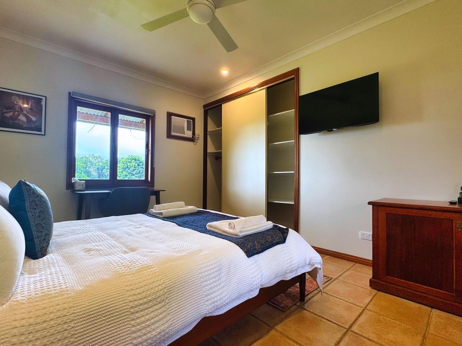 Ahana Hillside - Scenic Stay Near Cairns