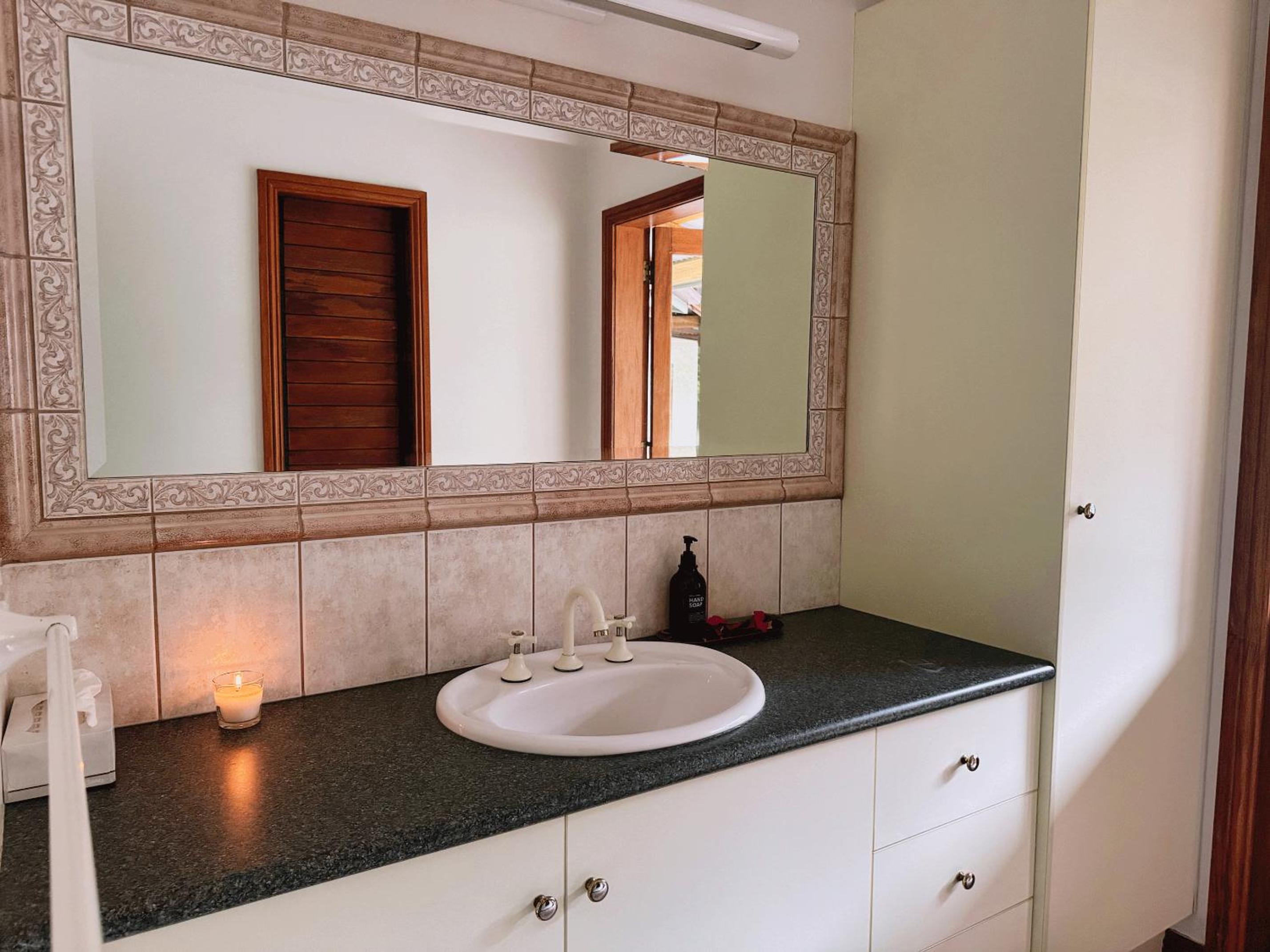 Ahana Hillside - Scenic Stay Near Cairns