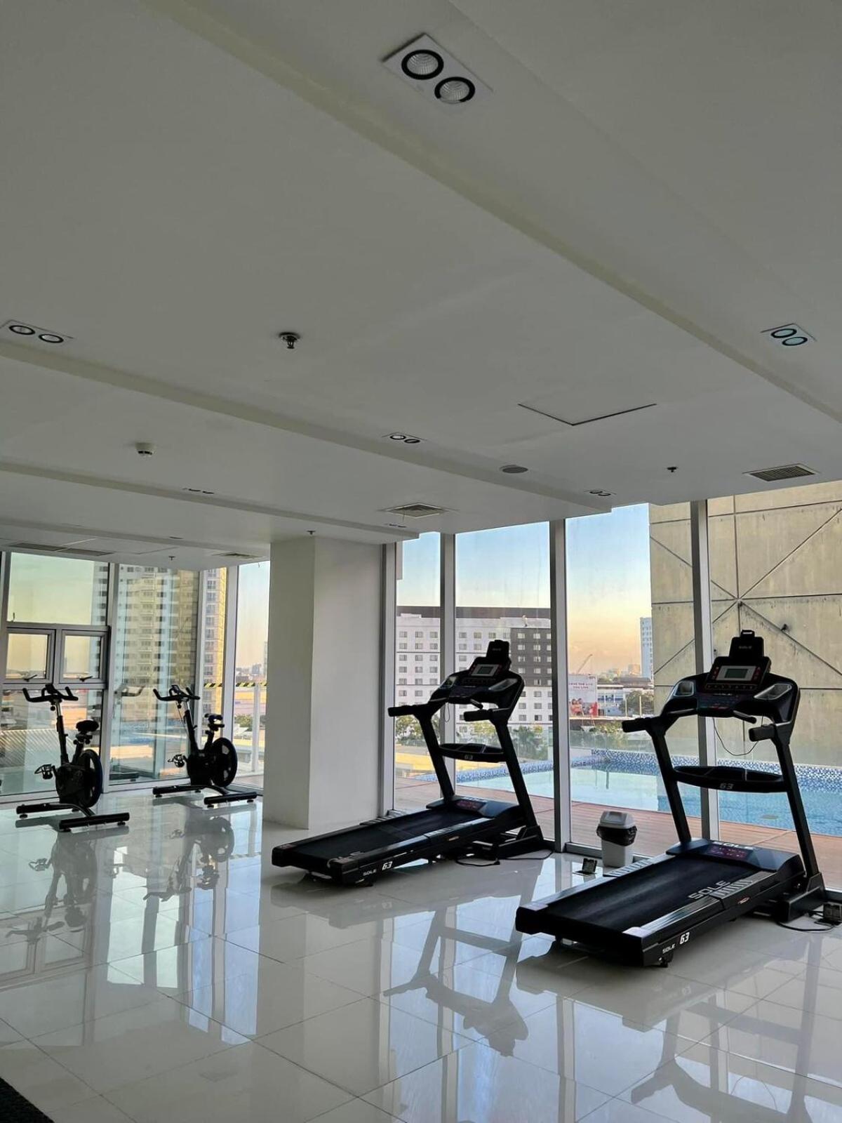 Cozy Studio Near Abreeza Mall a Balcony with City and Sea View