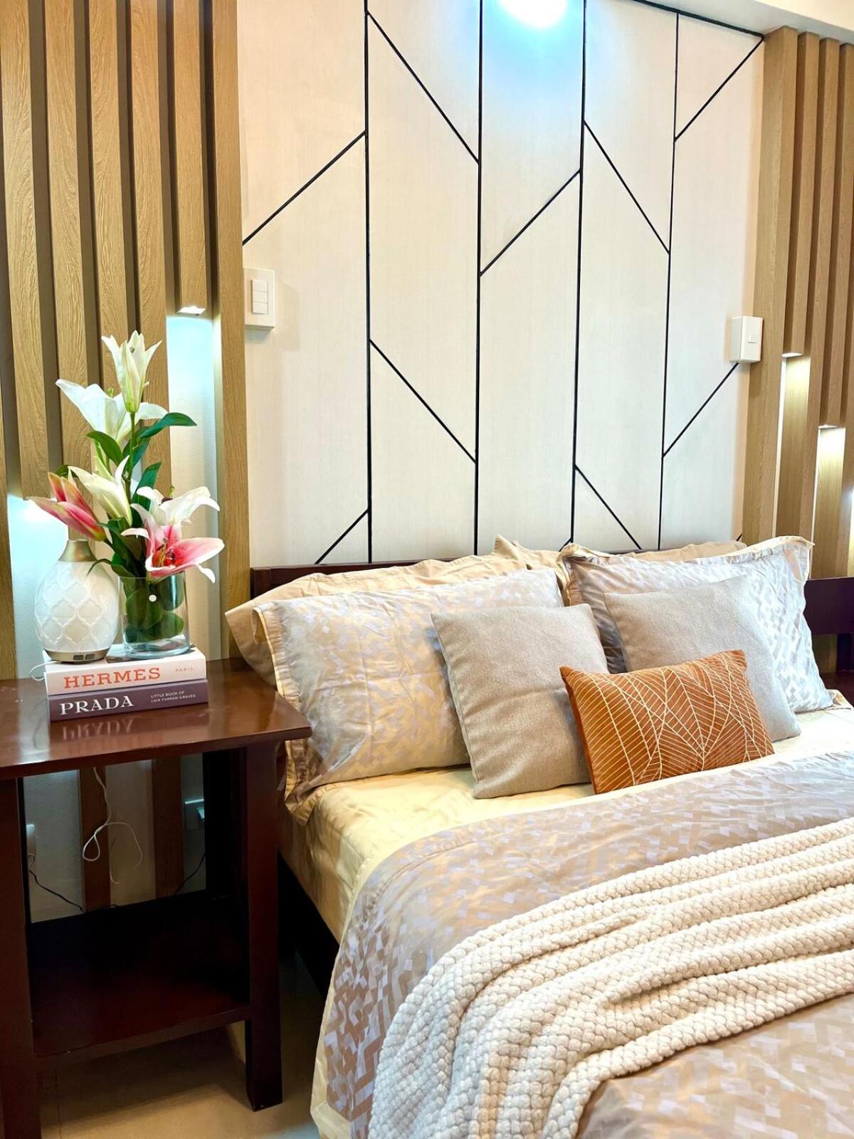 Cozy Studio Near Abreeza Mall a Balcony with City and Sea View